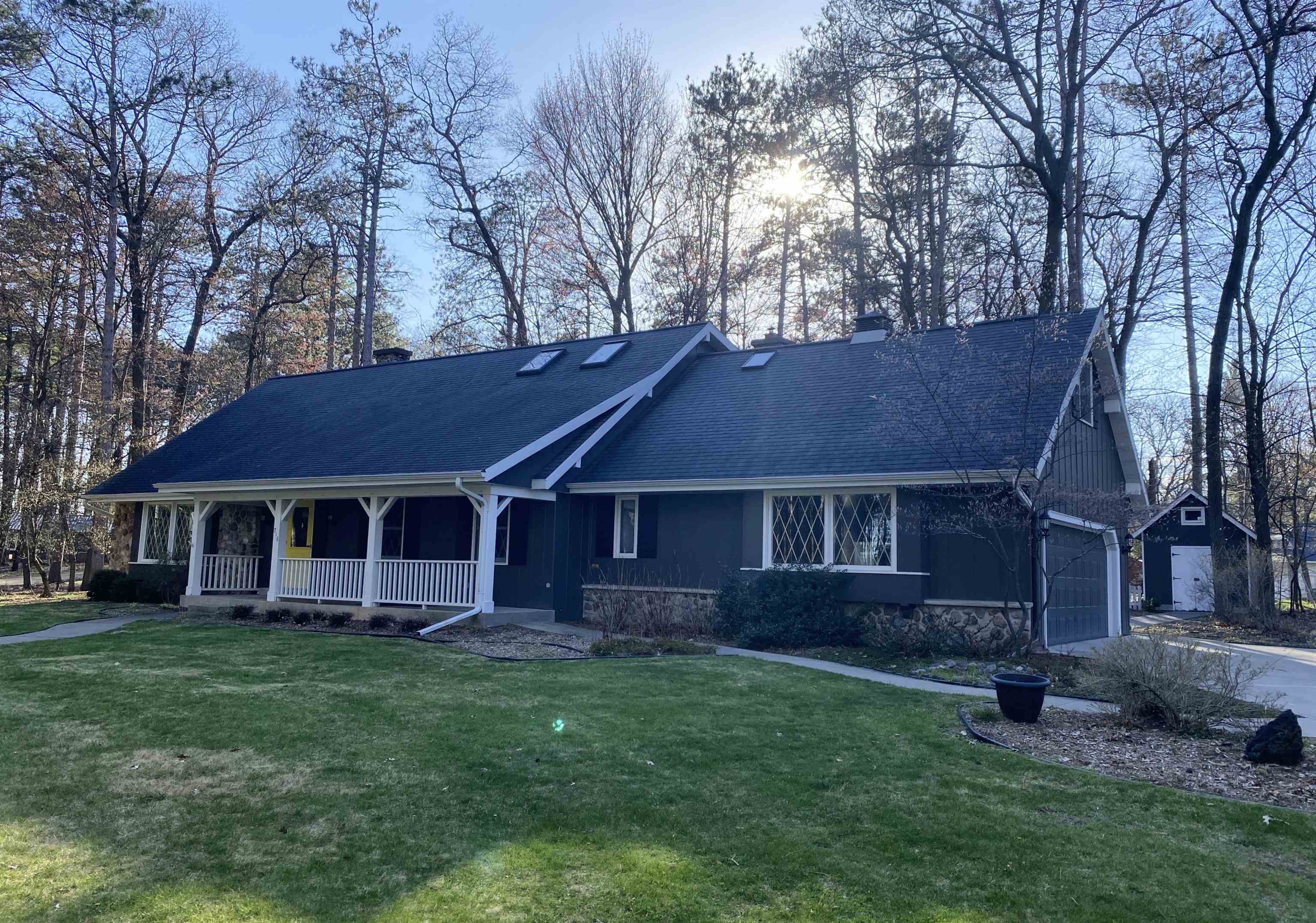 716 Sunset Road Marinette, WI 54143 - Photo 2 of 53