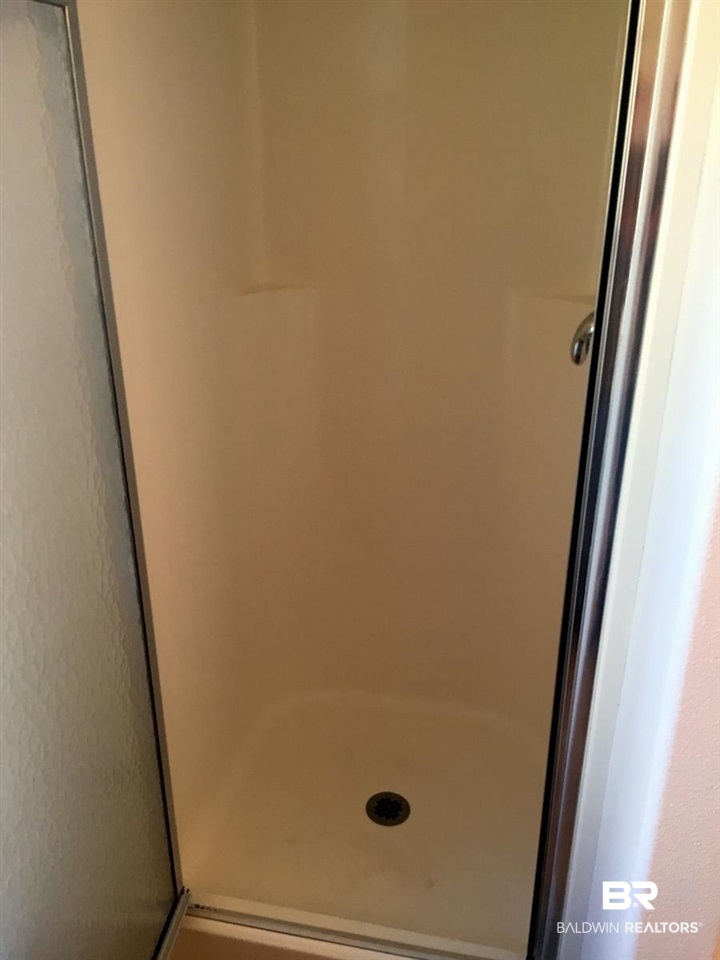 1900 South Bay Street Foley, AL 36535 - Photo 25 of 40 separate shower