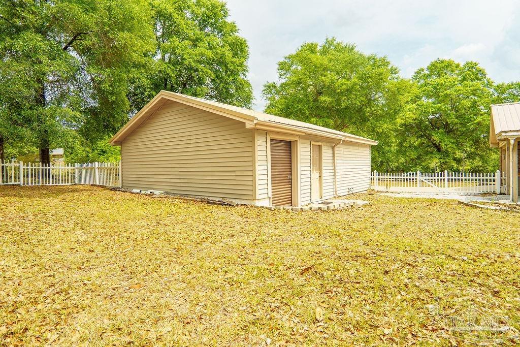 1425 Quail Ridge Drive Crestview, FL 32539 - Photo 4 of 44 Detached Garage