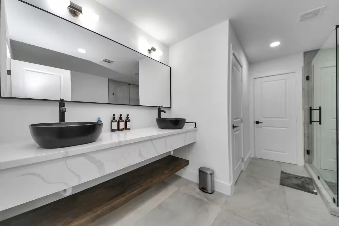 6747 Peerless Street Houston, TX 77021 - Photo 13 of 33 a kitchen with stainless steel appliances a sink a stove and a refrigerator
