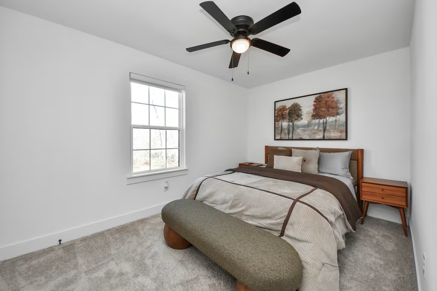 6747 Peerless Street Houston, TX 77021 - Photo 29 of 33 a spacious bedroom with a bed and a window