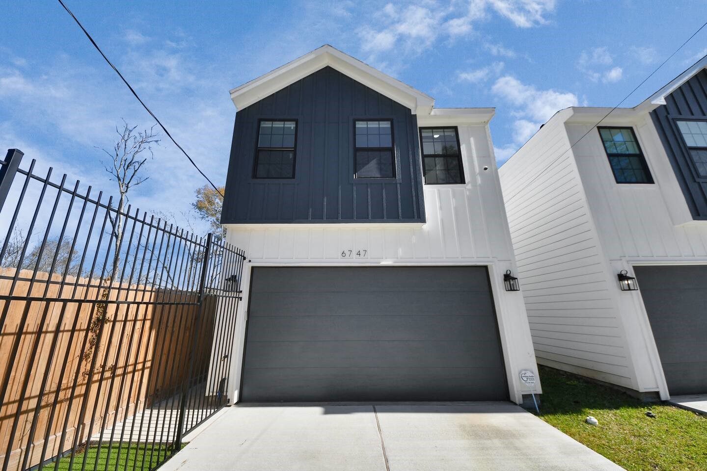 6747 Peerless Street Houston, TX 77021 - Photo 33 of 33 a view of a house with a garage