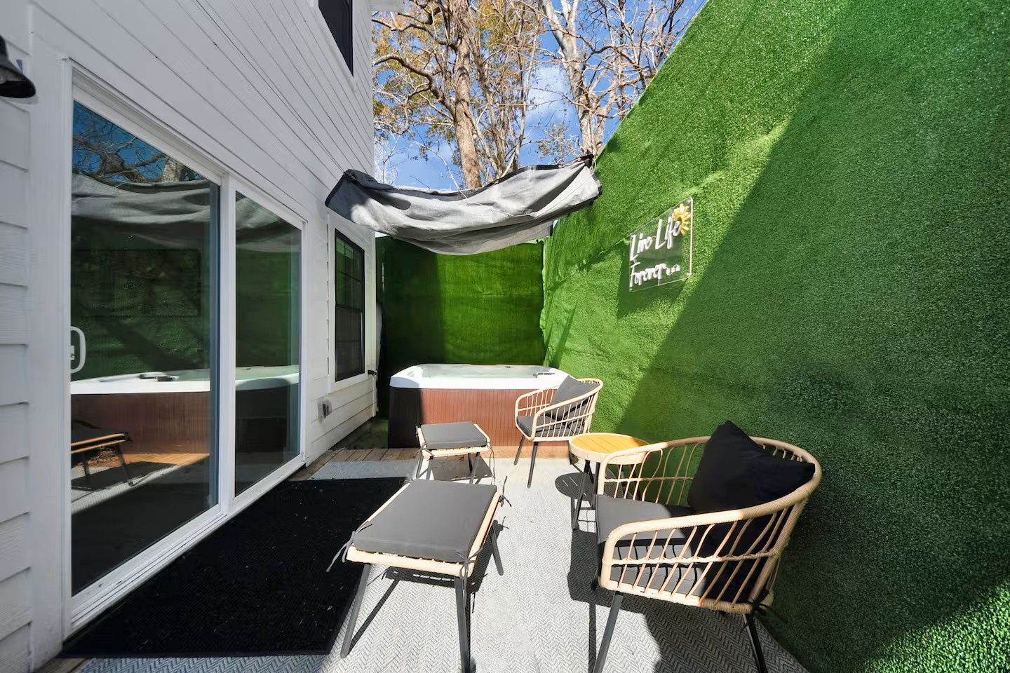 6747 Peerless Street Houston, TX 77021 - Photo 7 of 33 a view of a chair and table in the patio next to a yard