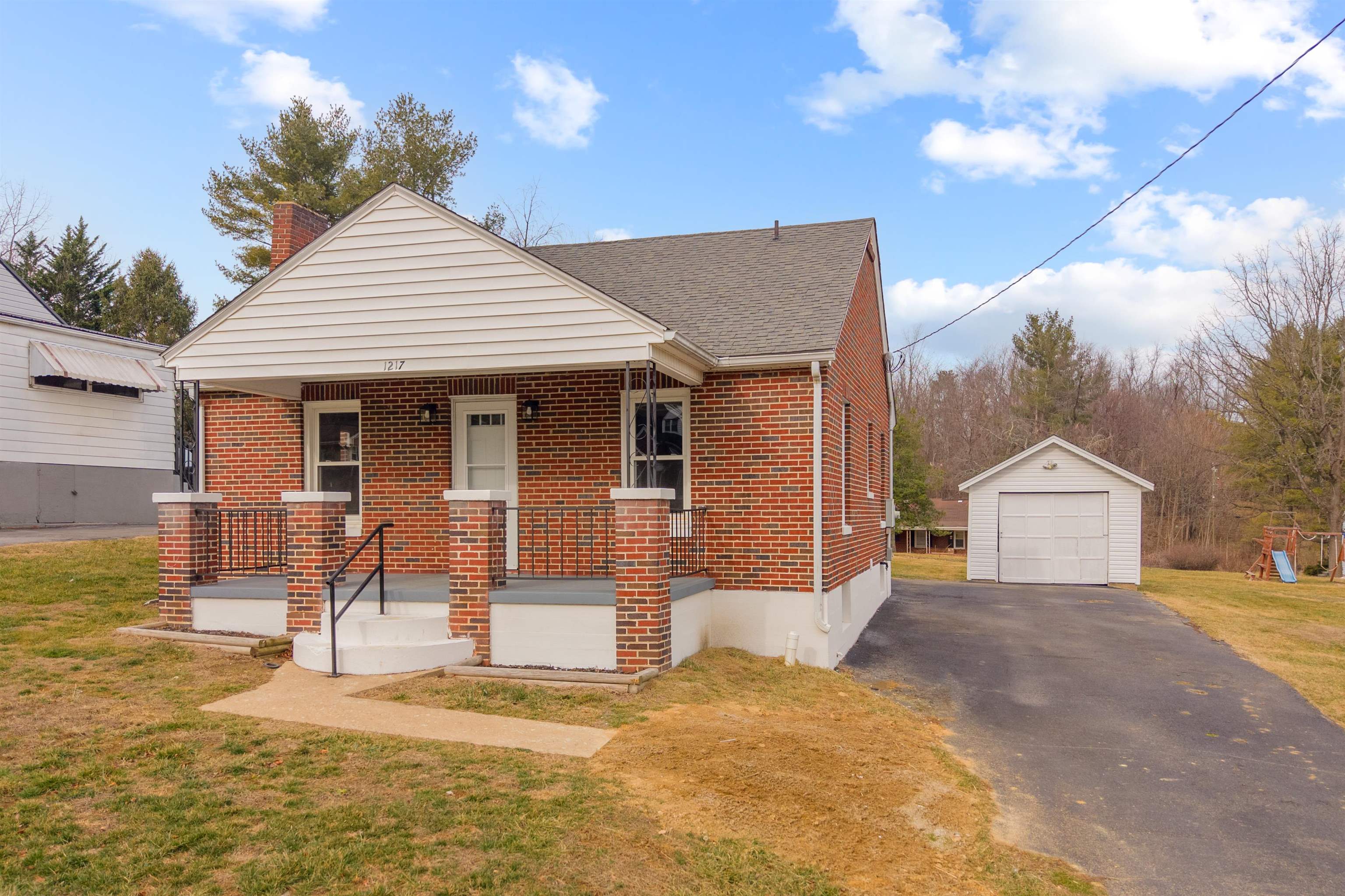 1217 Newbern Road Pulaski, VA 24301 - Photo 8 of 43 Gallery Image 8