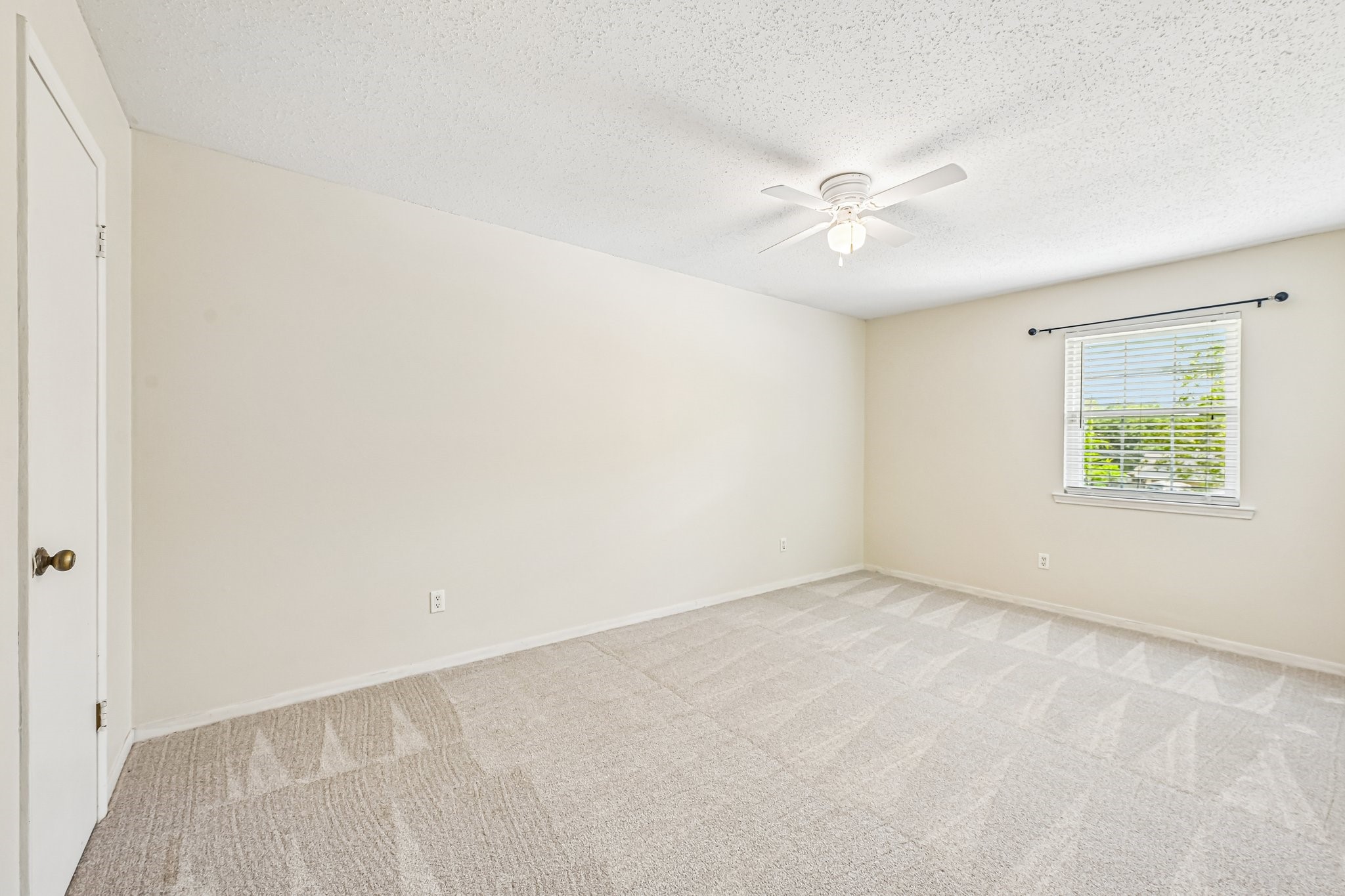 8 Arlington Street Conroe, TX 77301 - Photo 29 of 37 Bedroom #3 (Upstairs) - see earlier photos for virtually staged.