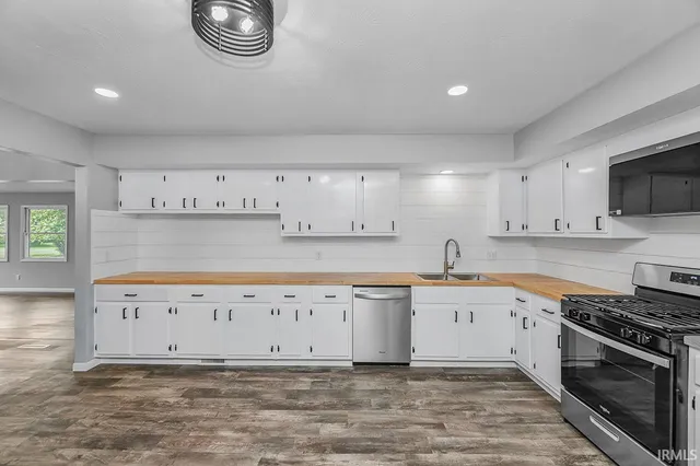 $399,900 | 58155 Beehler Road, Osceola, IN 46561