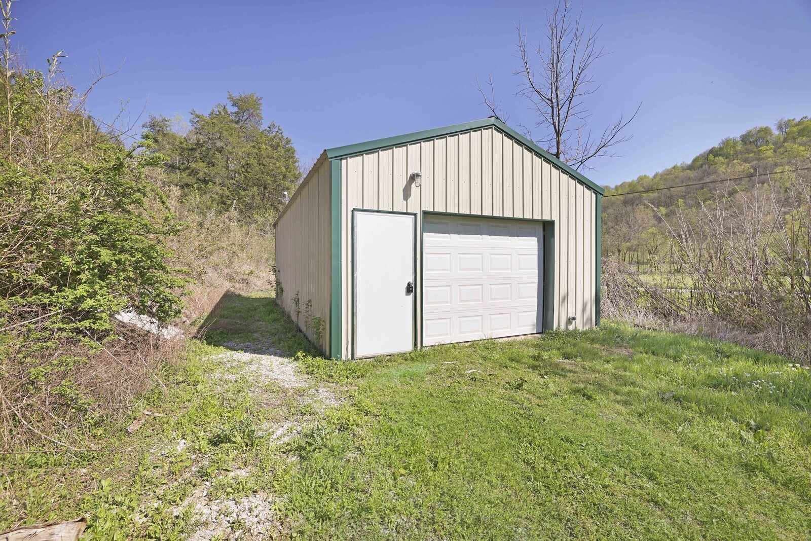 1883 Old Bottom Road Lafayette, TN 37083 - Photo 3 of 23 Gallery Image 3