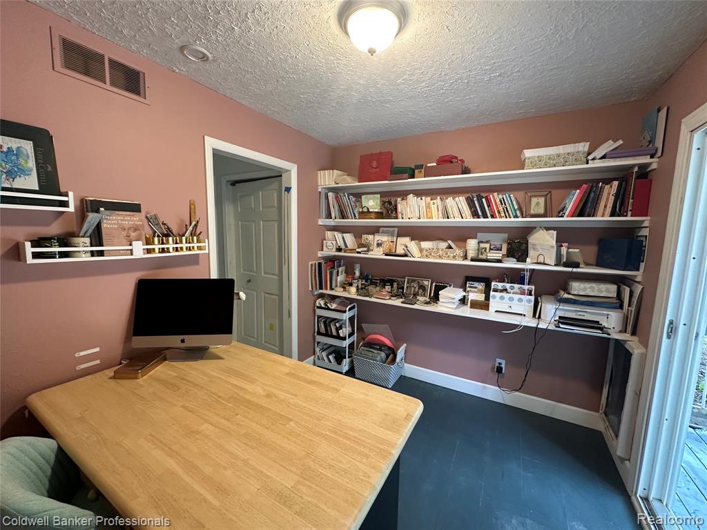 937 State Road Fenton, MI 48430 - Photo 13 of 28 Gallery Image 13