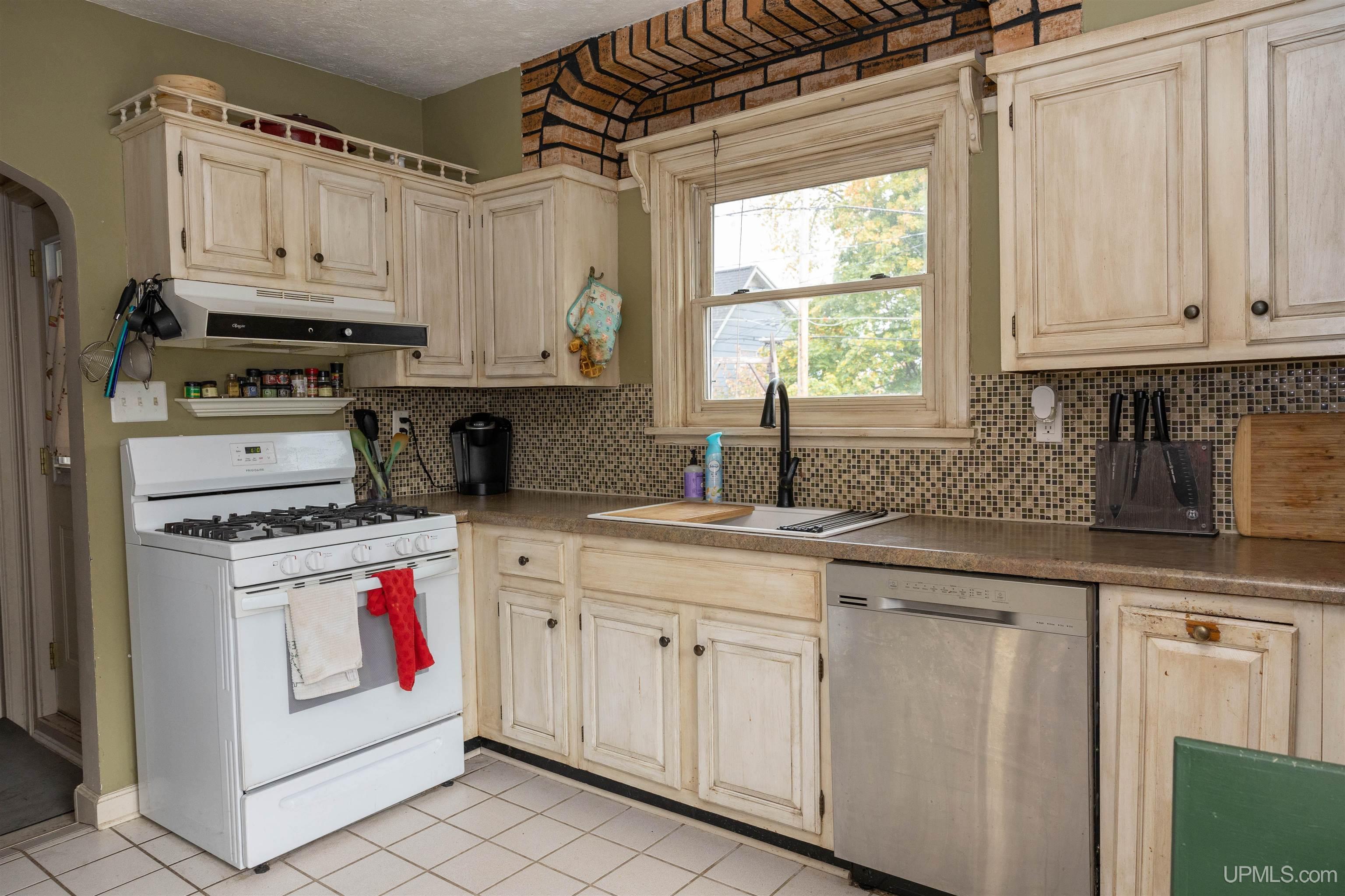 408 North Maple Street Ishpeming, MI 49849 - Photo 8 of 55 Gallery Image 8