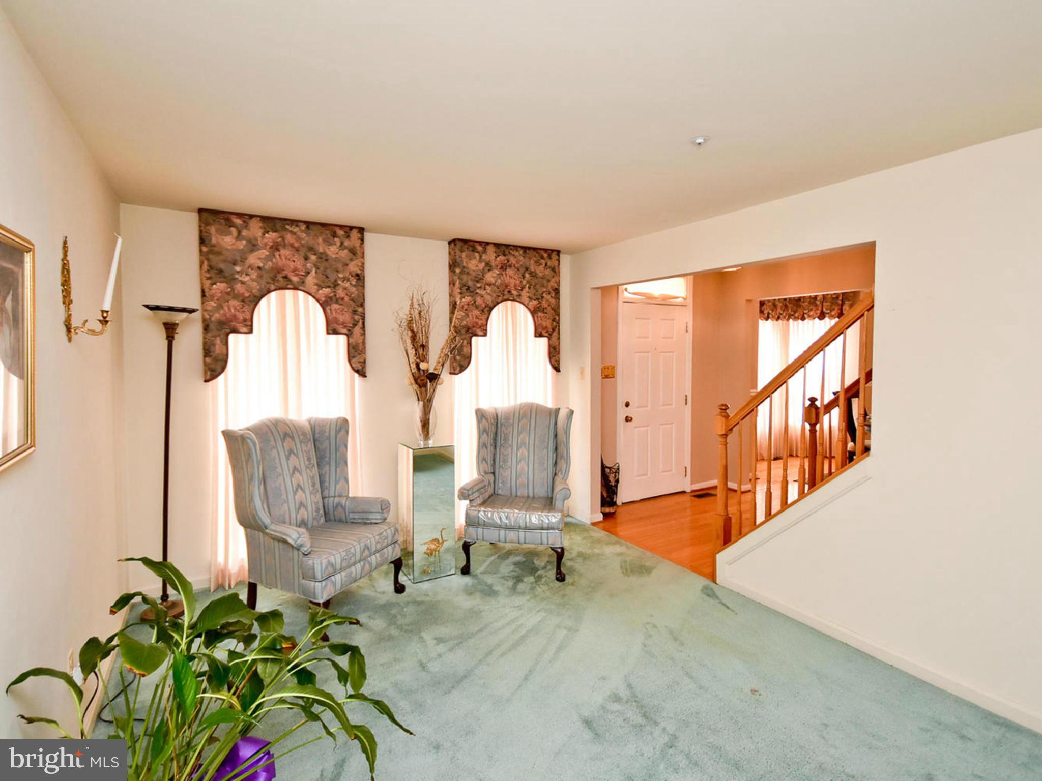 9632 Utica Place Springdale, MD 20721 - Photo 5 of 30 Living Room