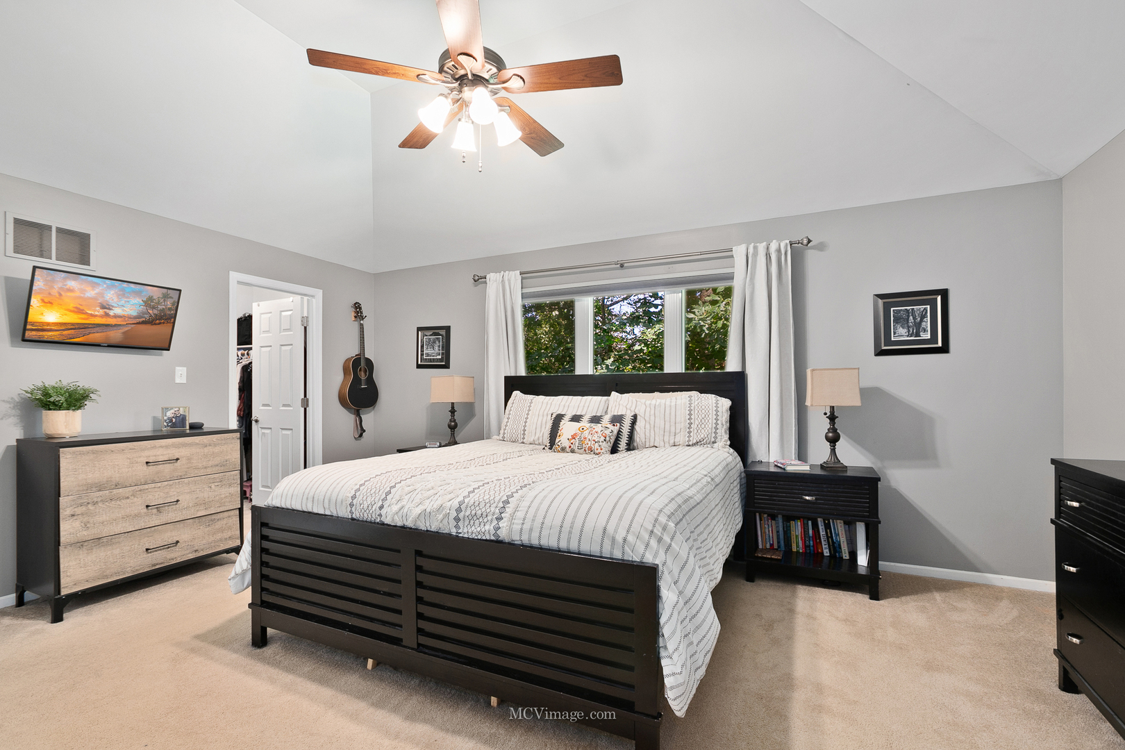 40 Zurich Court Crete, IL 60417 - Photo 21 of 40 a bedroom with a bed and a dresser