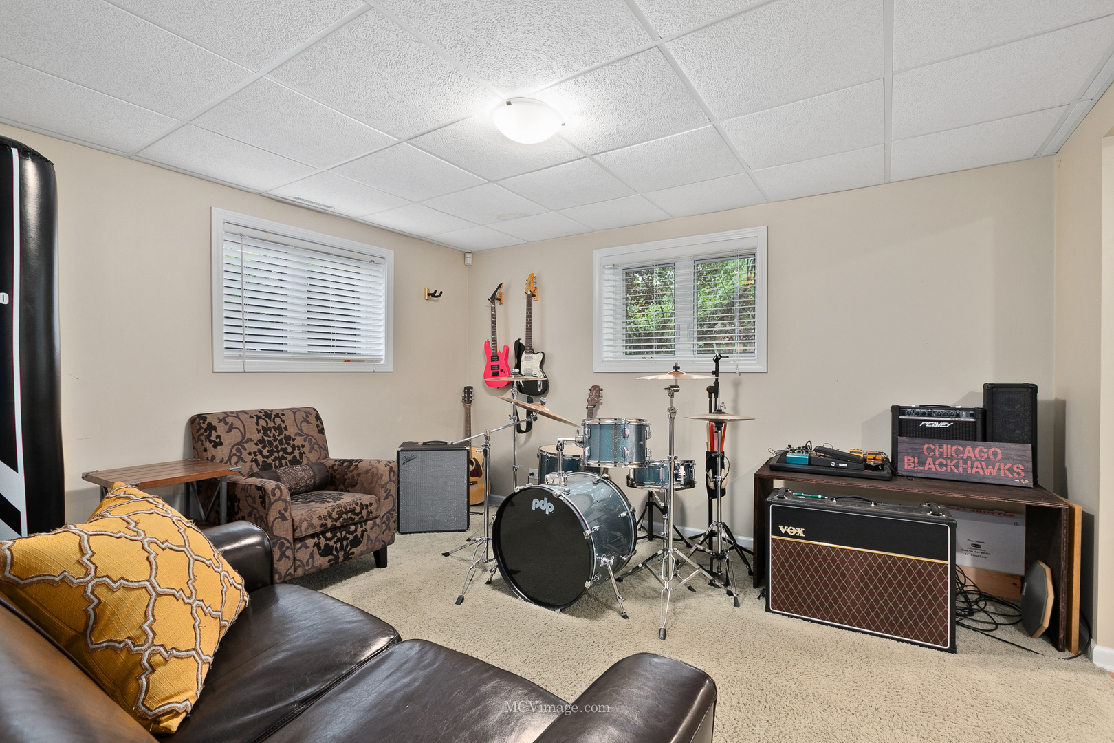 40 Zurich Court Crete, IL 60417 - Photo 26 of 40 a livingroom with workspace and a couch