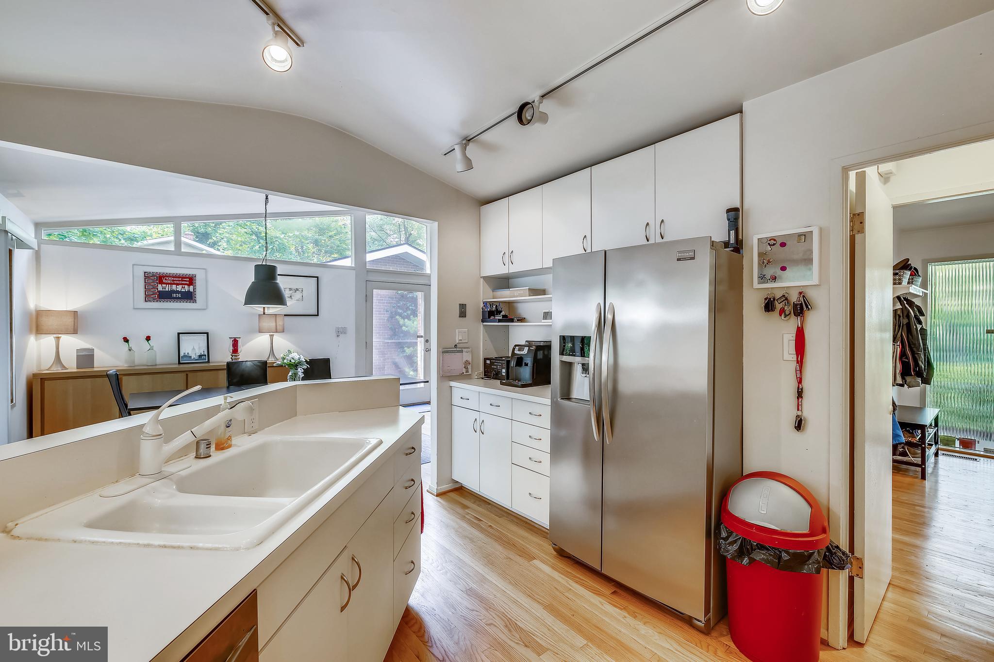 8008 Hamilton Spring Road Bethesda, MD 20817 - Photo 12 of 38
