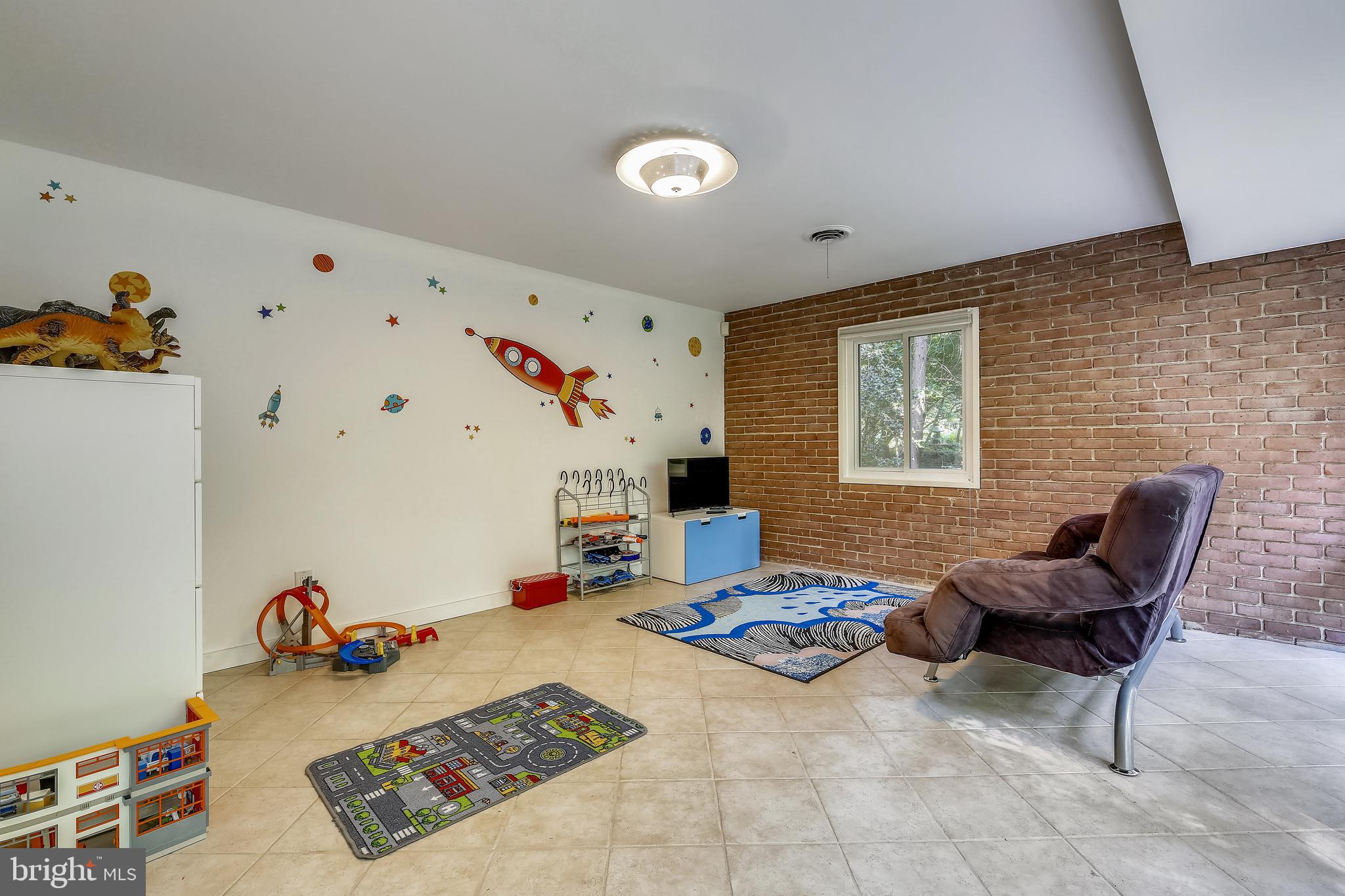 8008 Hamilton Spring Road Bethesda, MD 20817 - Photo 19 of 38