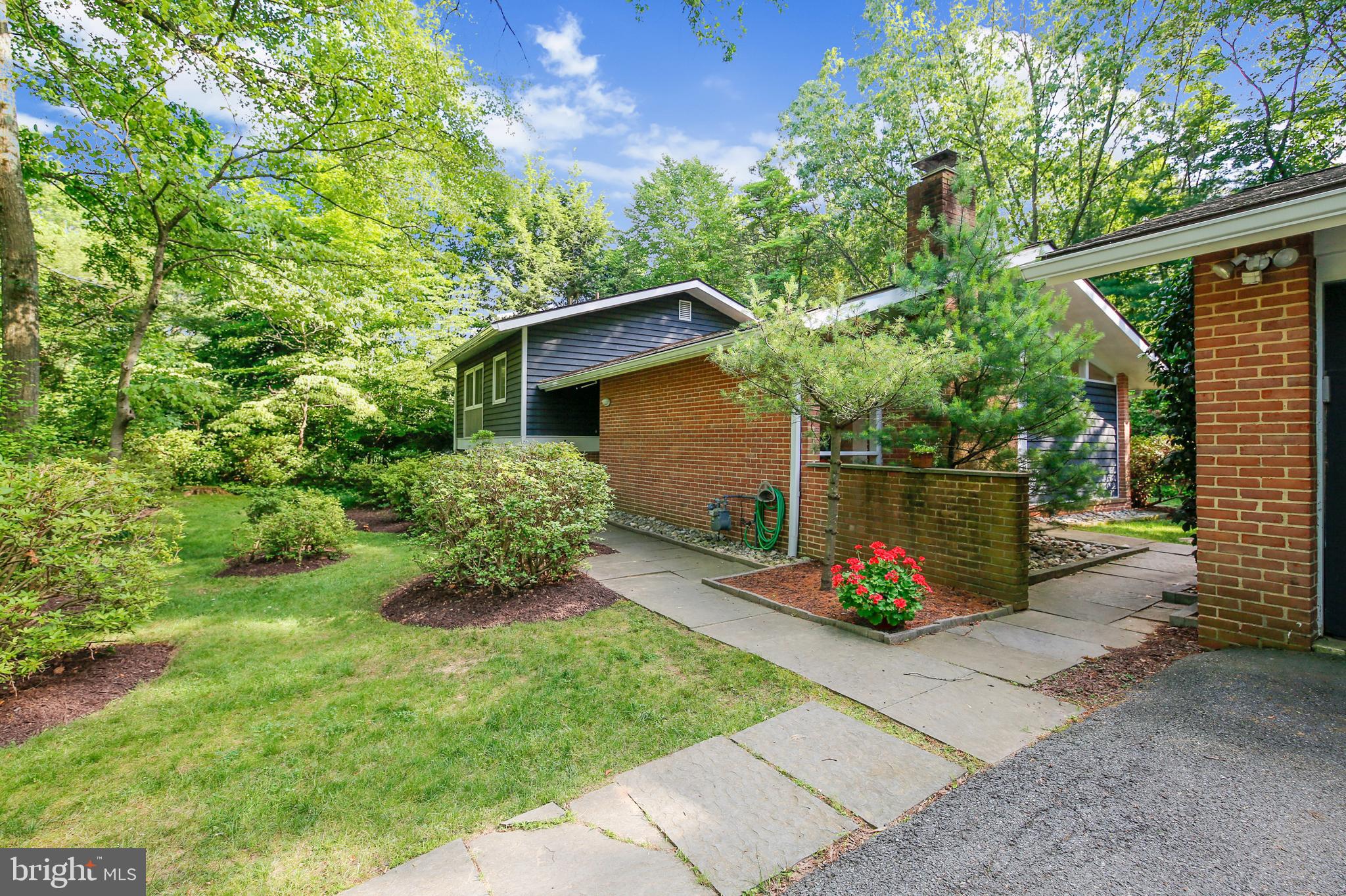 8008 Hamilton Spring Road Bethesda, MD 20817 - Photo 3 of 38