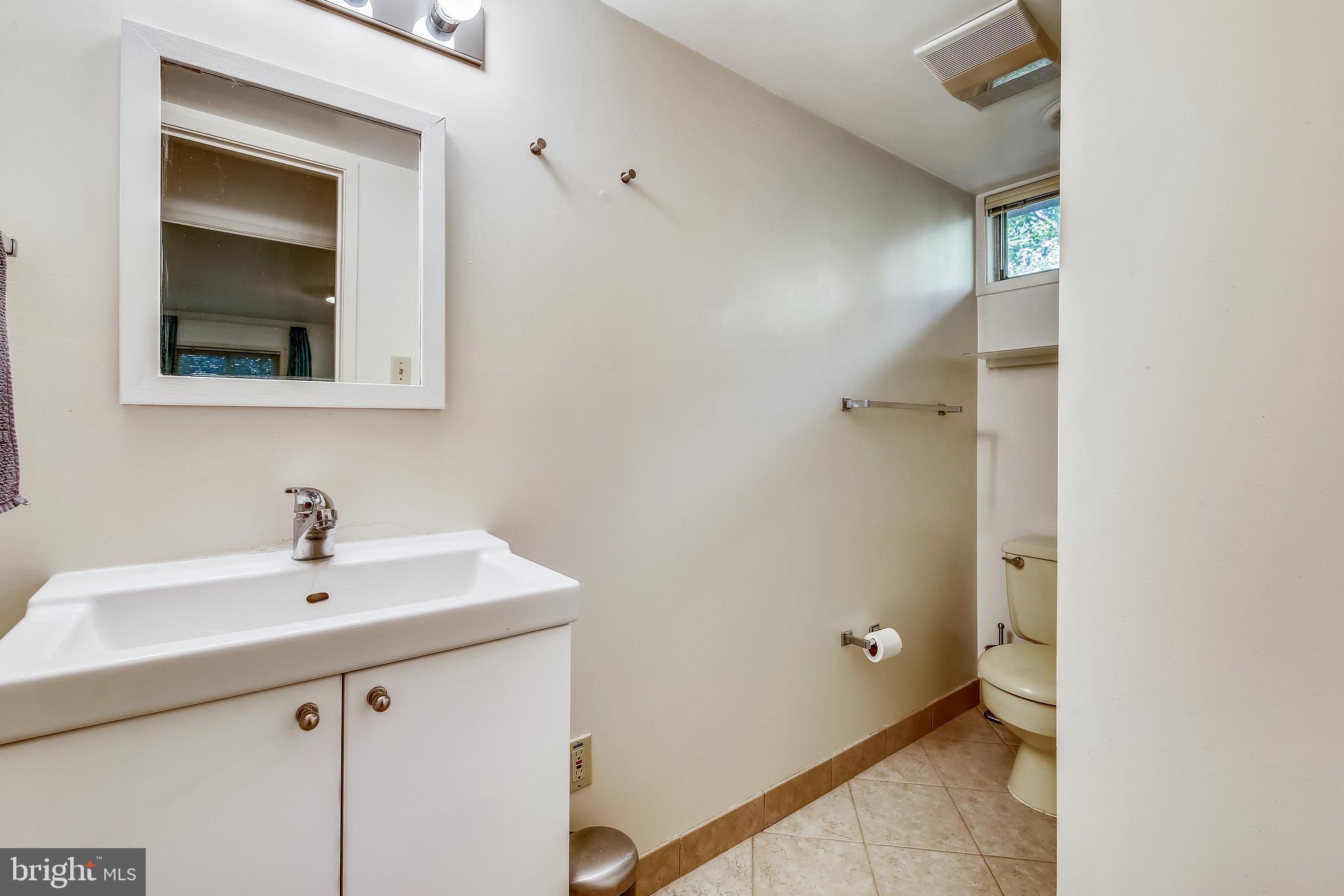 8008 Hamilton Spring Road Bethesda, MD 20817 - Photo 27 of 38