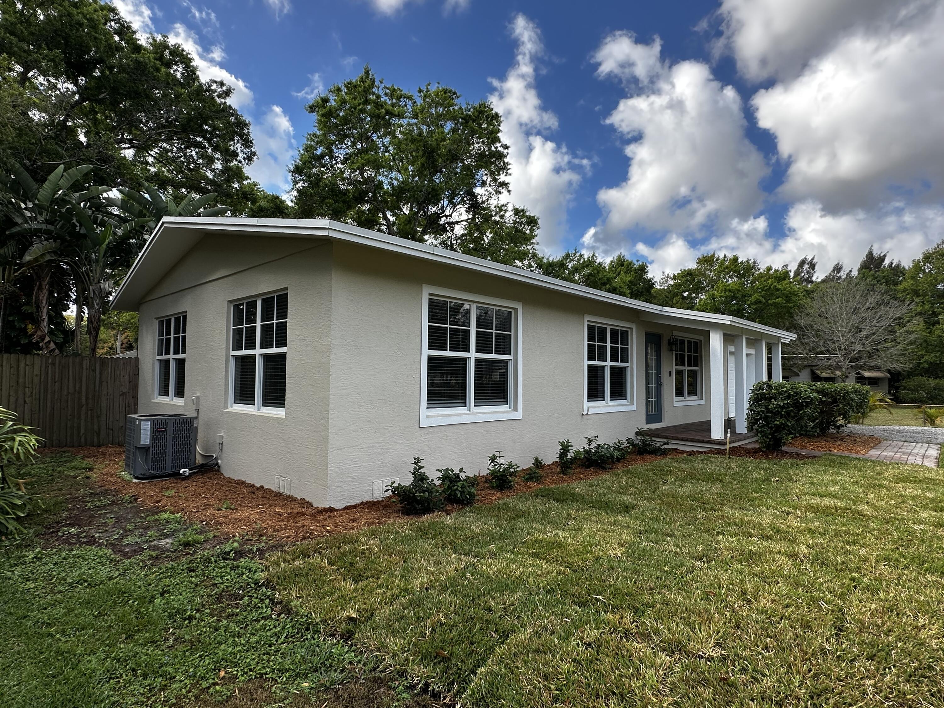 805 Ulrich Road Fort Pierce, FL 34982 - Photo 2 of 32 IMG_3673