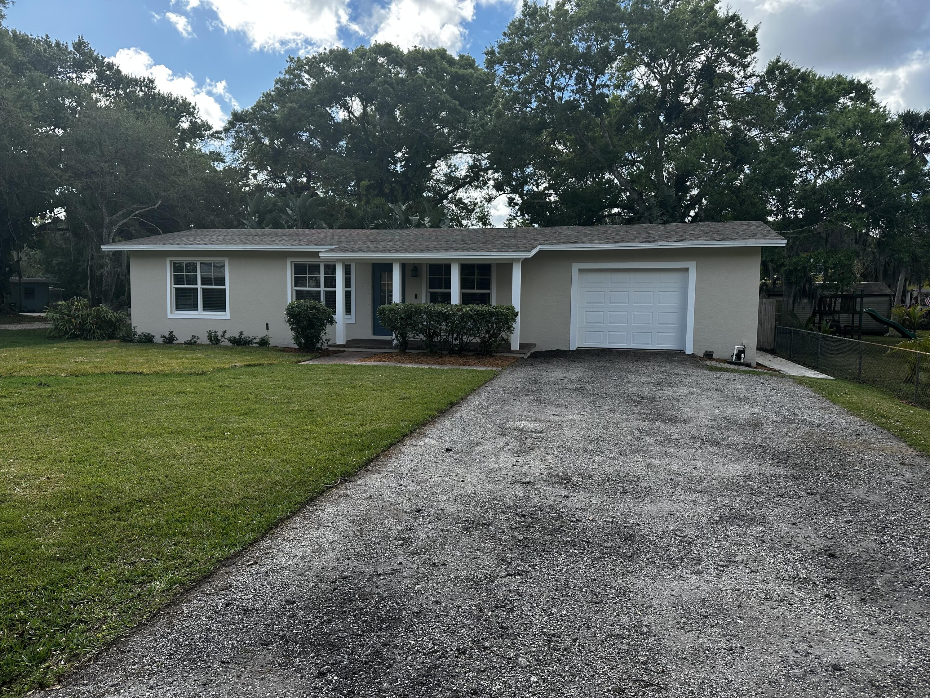 805 Ulrich Road Fort Pierce, FL 34982 - Photo 3 of 32 IMG_3671 (1)