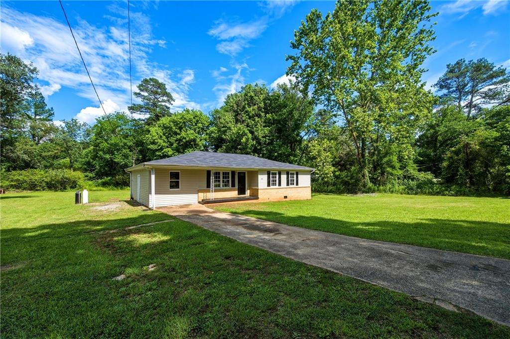300 Cash Town Road Aragon, GA 30104 - Photo 5 of 28 a front view of a house with garden