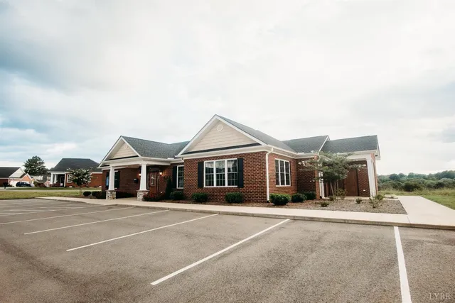 $394,900 | 147 Villa Oak Circle, Bedford, VA 24523