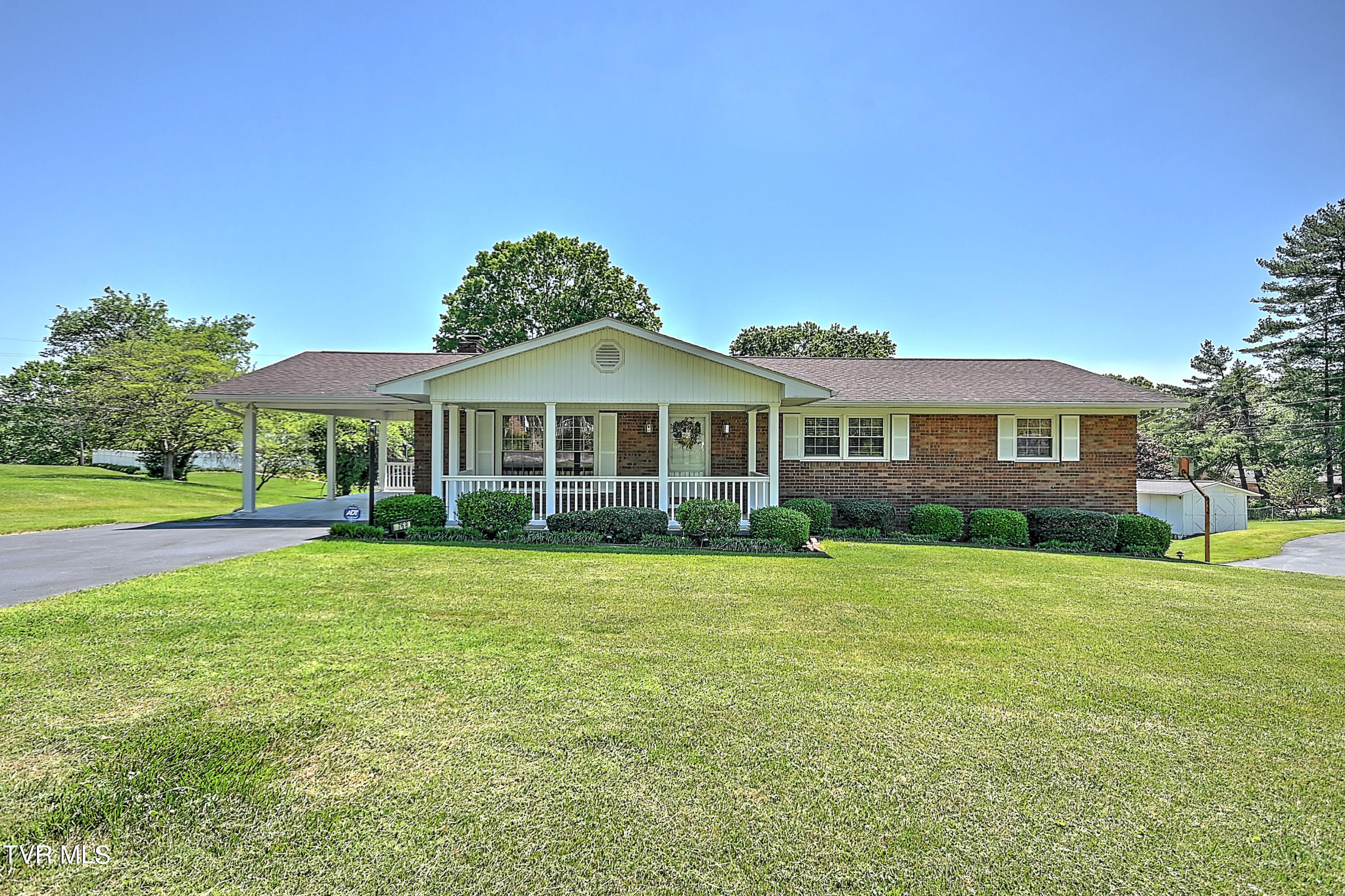 768 Island Road Kingsport, TN 37664 - Photo 1 of 70 Island DK_-3