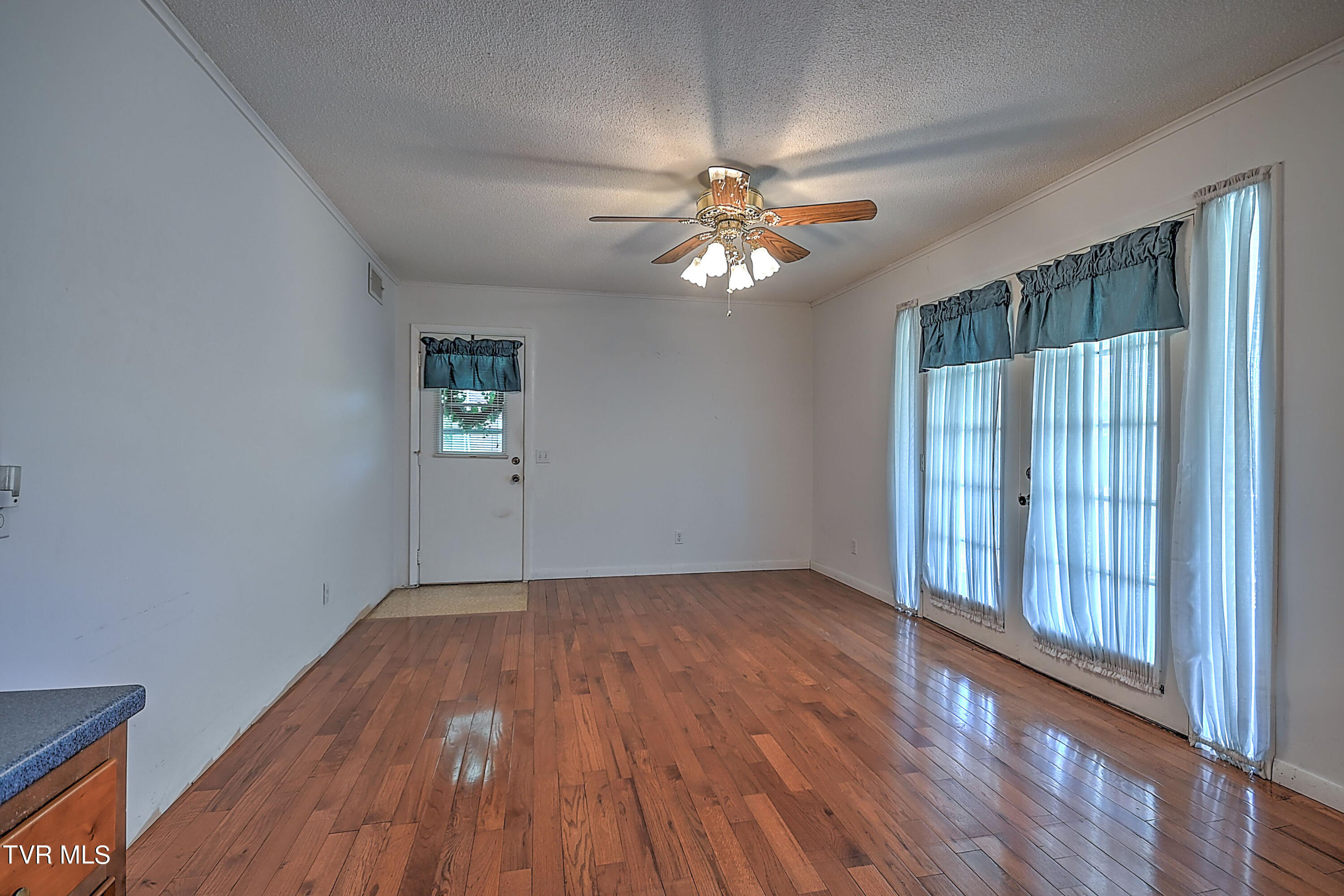 768 Island Road Kingsport, TN 37664 - Photo 12 of 70 Island DK_-10
