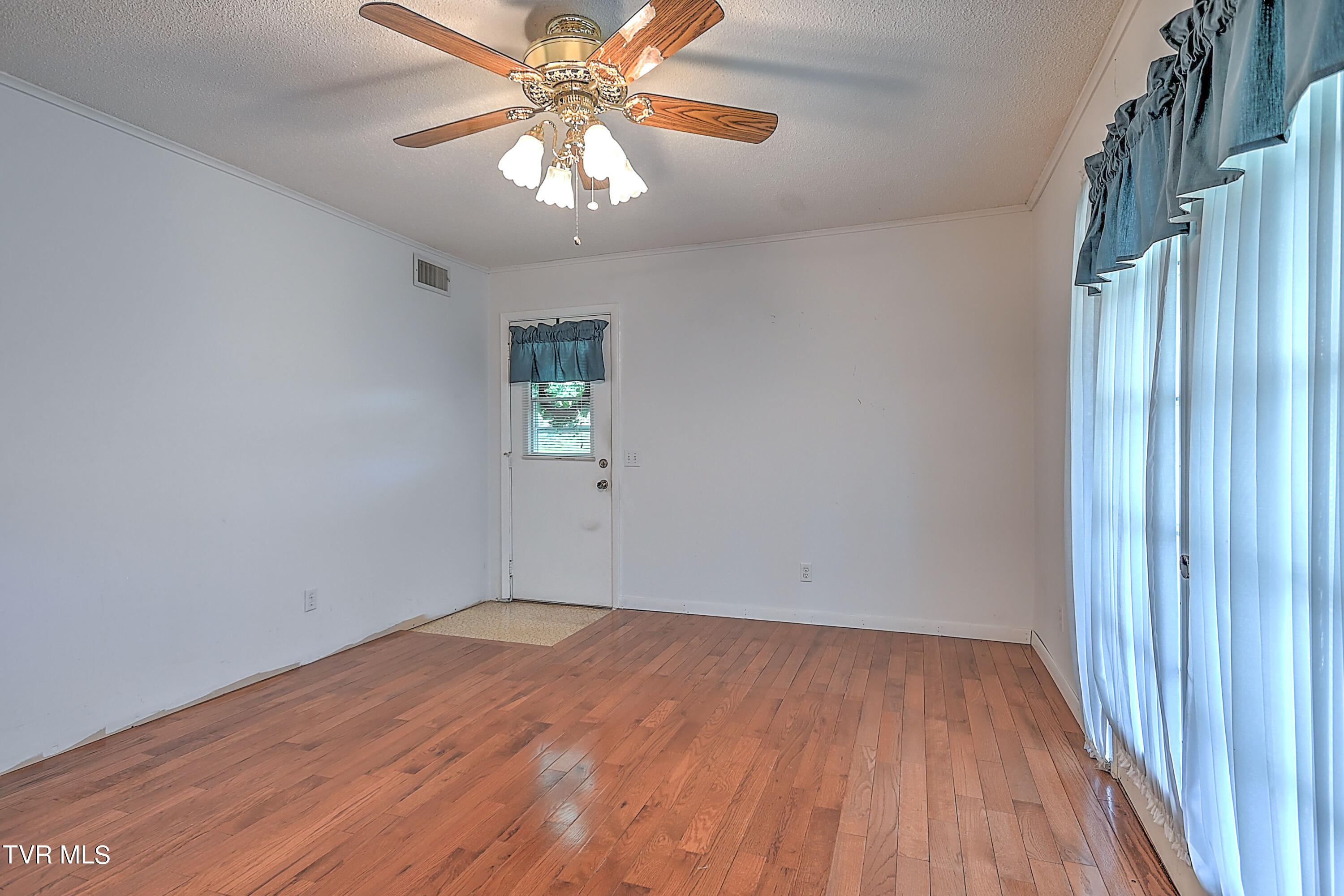 768 Island Road Kingsport, TN 37664 - Photo 13 of 70 Island DK_-11