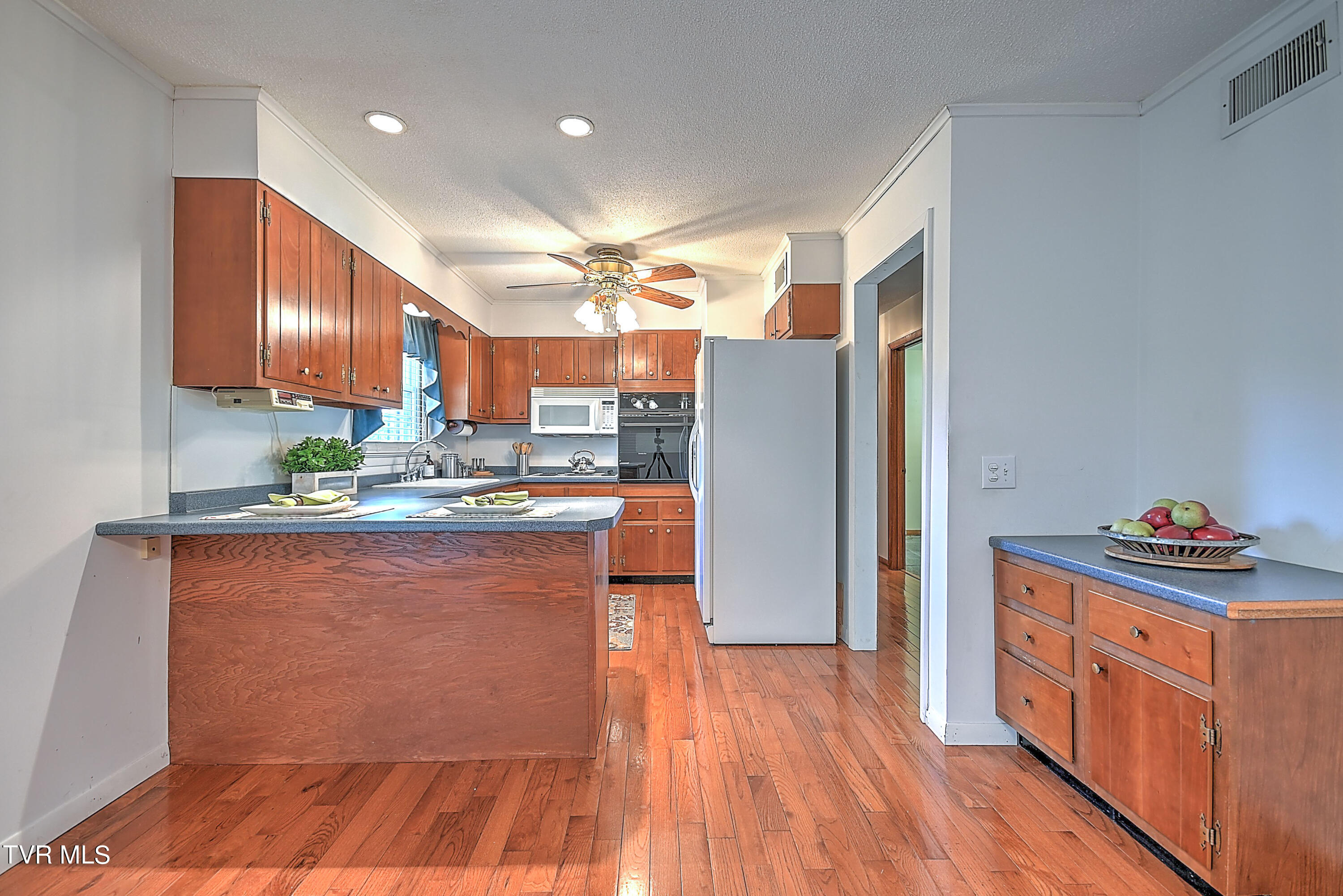 768 Island Road Kingsport, TN 37664 - Photo 17 of 70 Island DK_-14