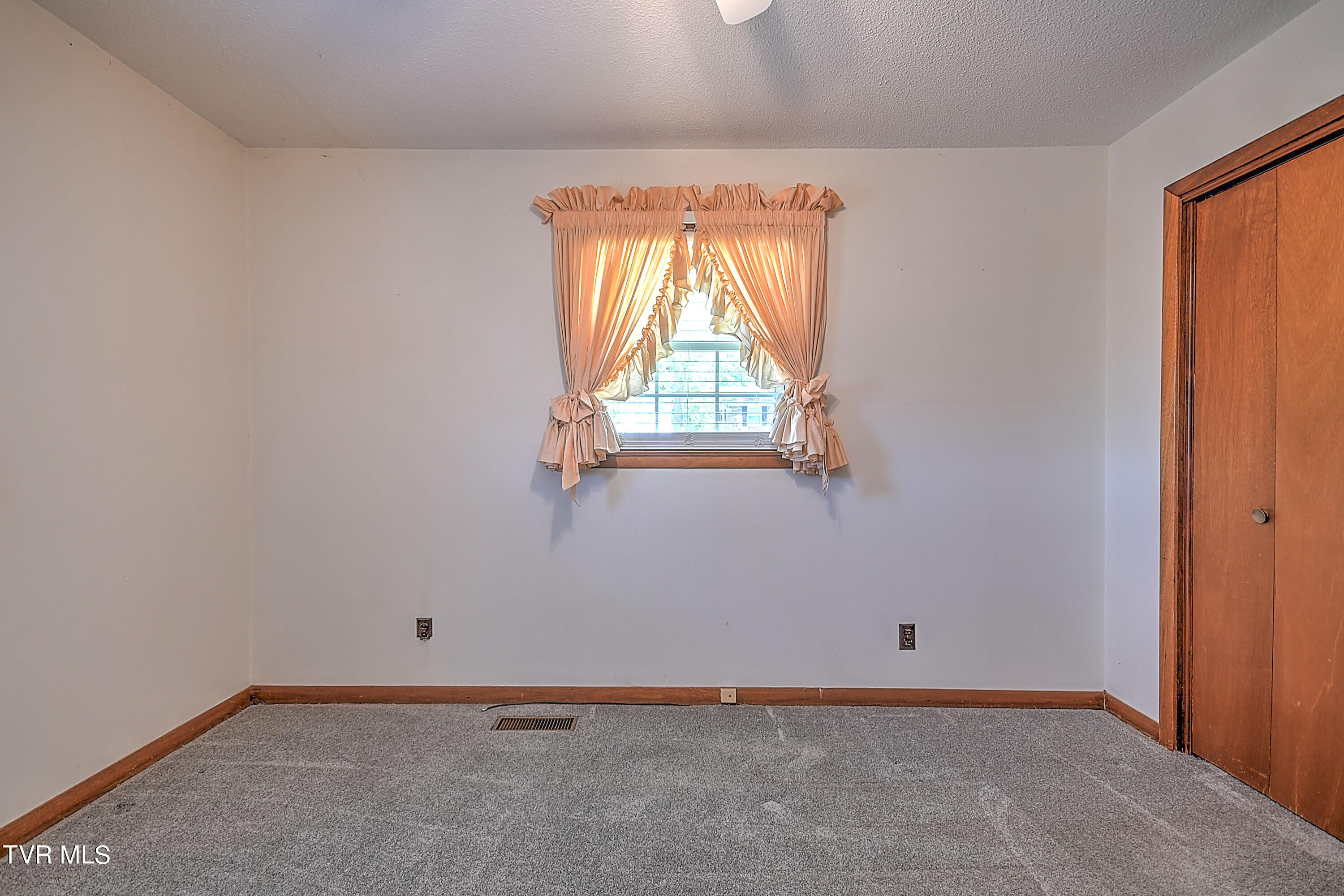 768 Island Road Kingsport, TN 37664 - Photo 26 of 70 Island DK_-23