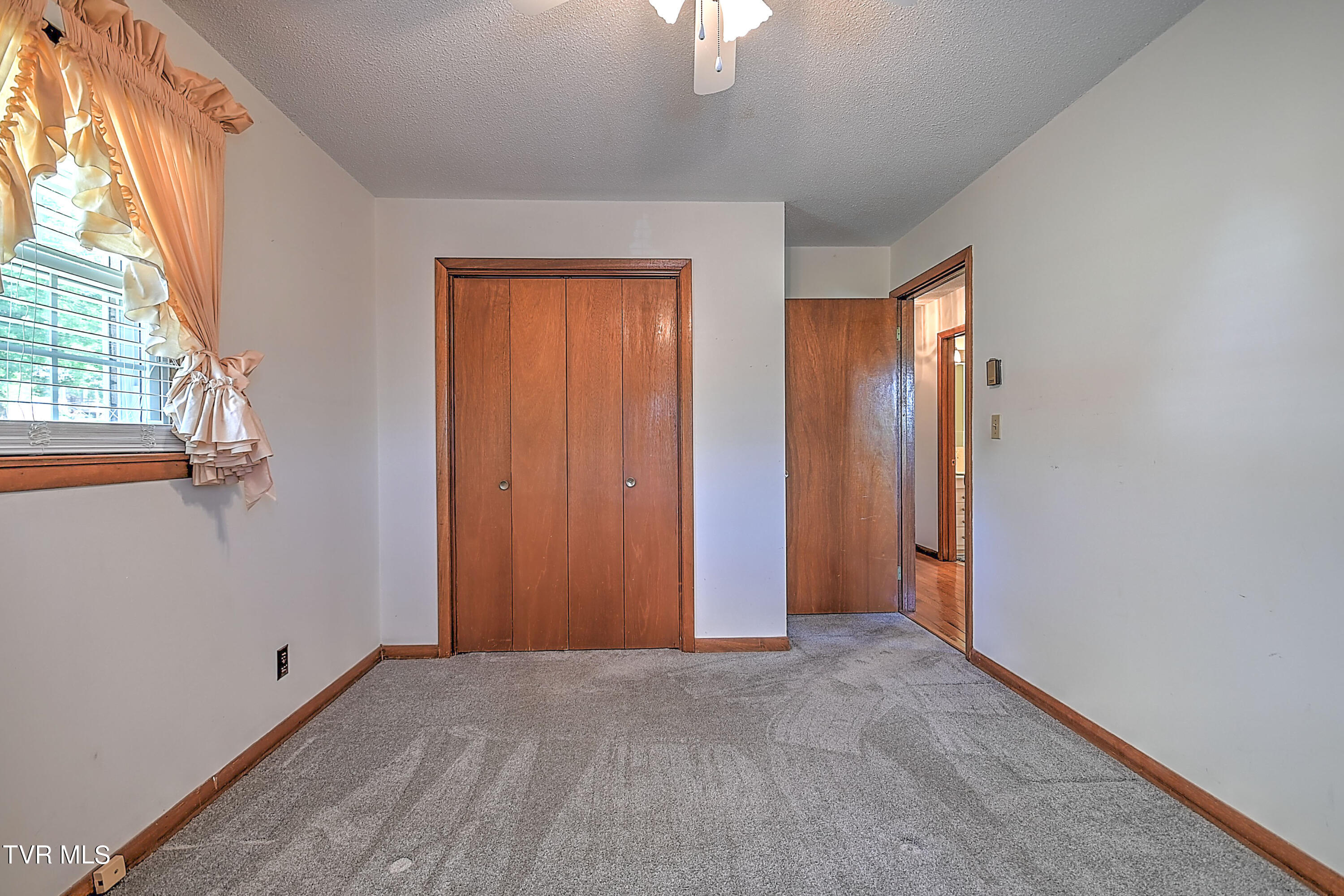 768 Island Road Kingsport, TN 37664 - Photo 27 of 70 Island DK_-24