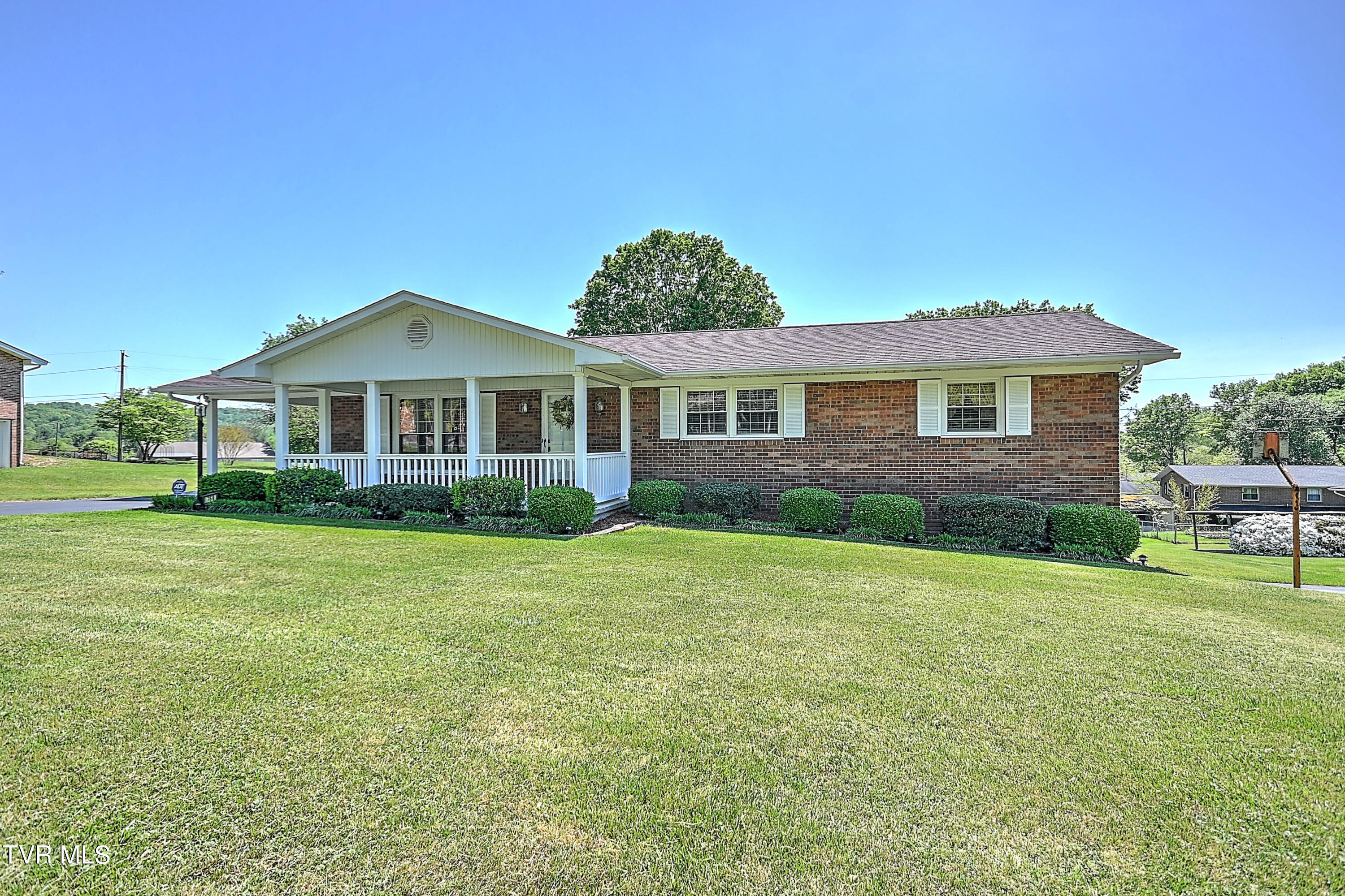 768 Island Road Kingsport, TN 37664 - Photo 4 of 70 Island DK_-4 (1)