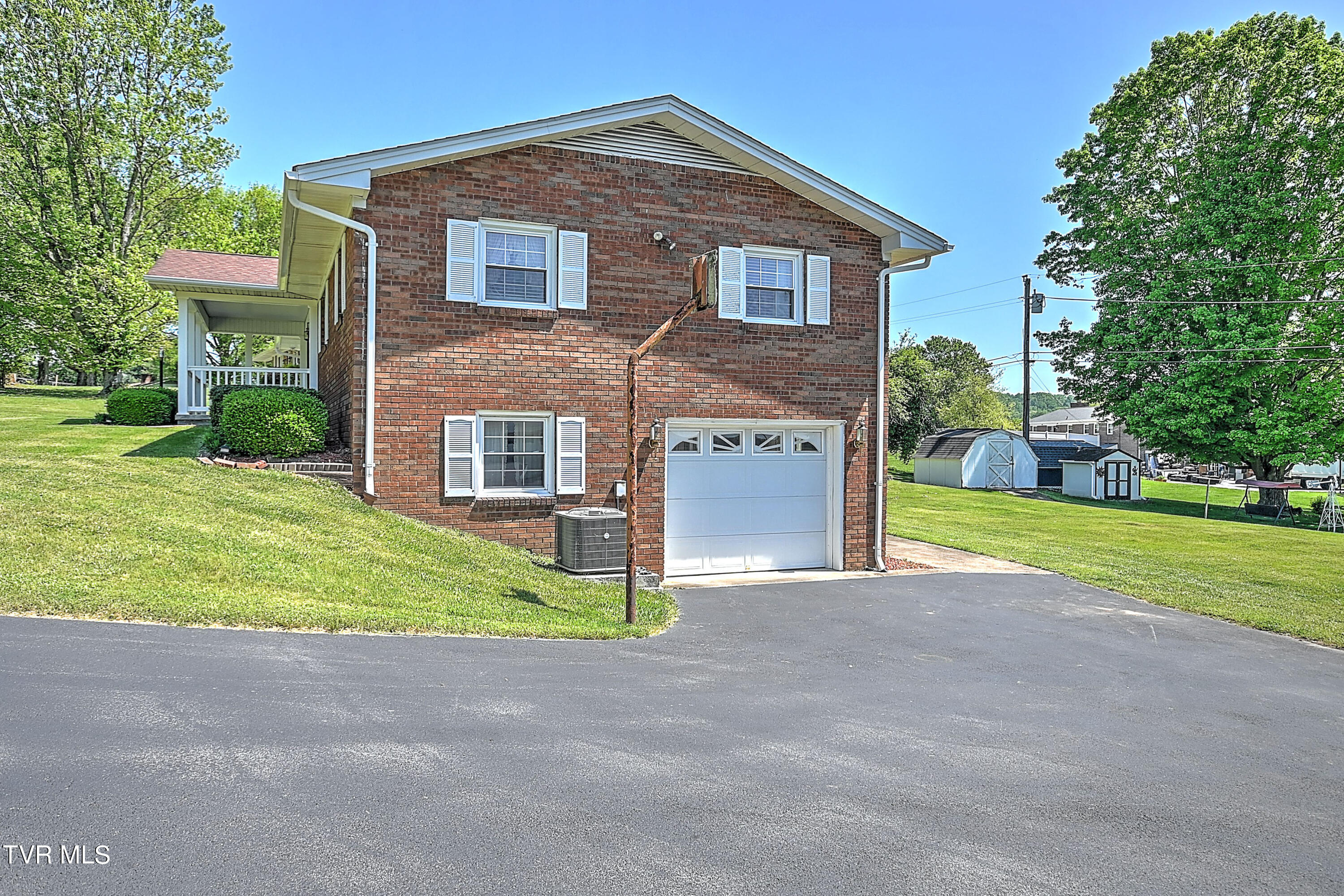 768 Island Road Kingsport, TN 37664 - Photo 43 of 70 Island DK_-38