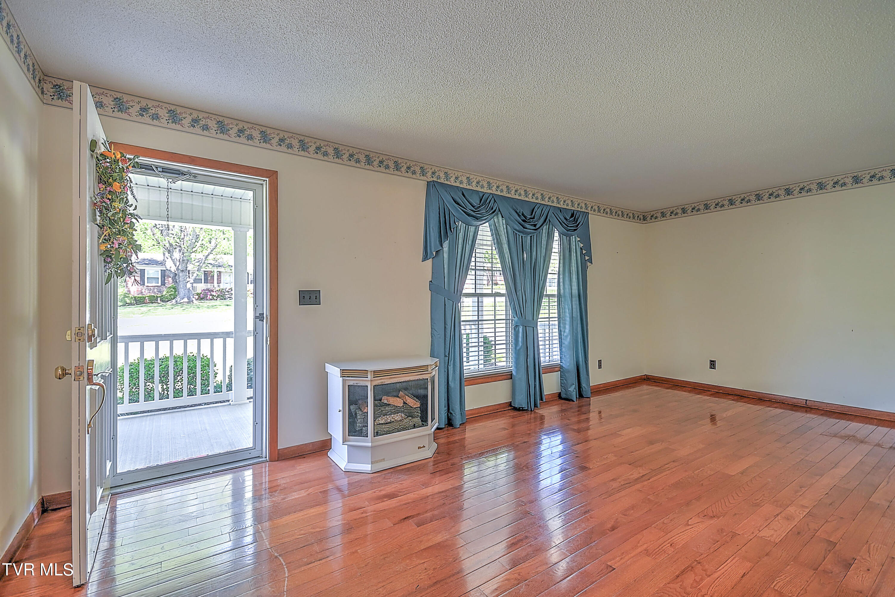 768 Island Road Kingsport, TN 37664 - Photo 8 of 70 Island DK_-6