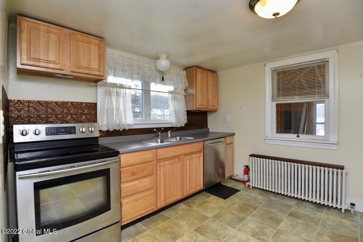 22 Neptune Street Rensselaer, NY 12144 - Photo 27 of 44 31