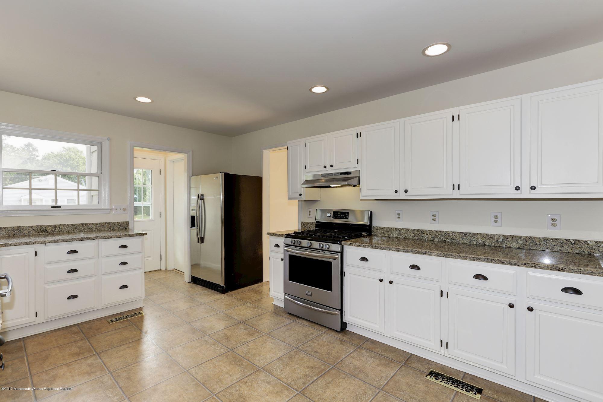 1615 Bailey Road Wall, NJ 07719 - Photo 6 of 18 022_1615_BAILEY_ROAD_207401_271030