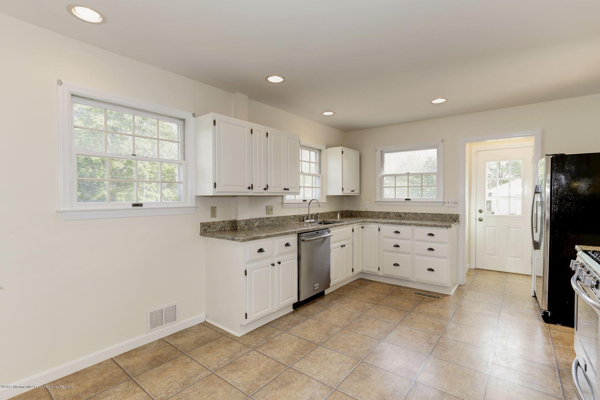 1615 Bailey Road Wall, NJ 07719 - Photo 7 of 18 023_1615_BAILEY_ROAD_207401_271030