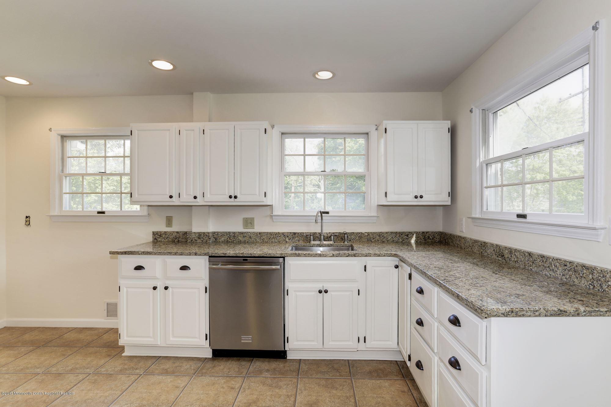 1615 Bailey Road Wall, NJ 07719 - Photo 8 of 18 025_1615_BAILEY_ROAD_207401_271030
