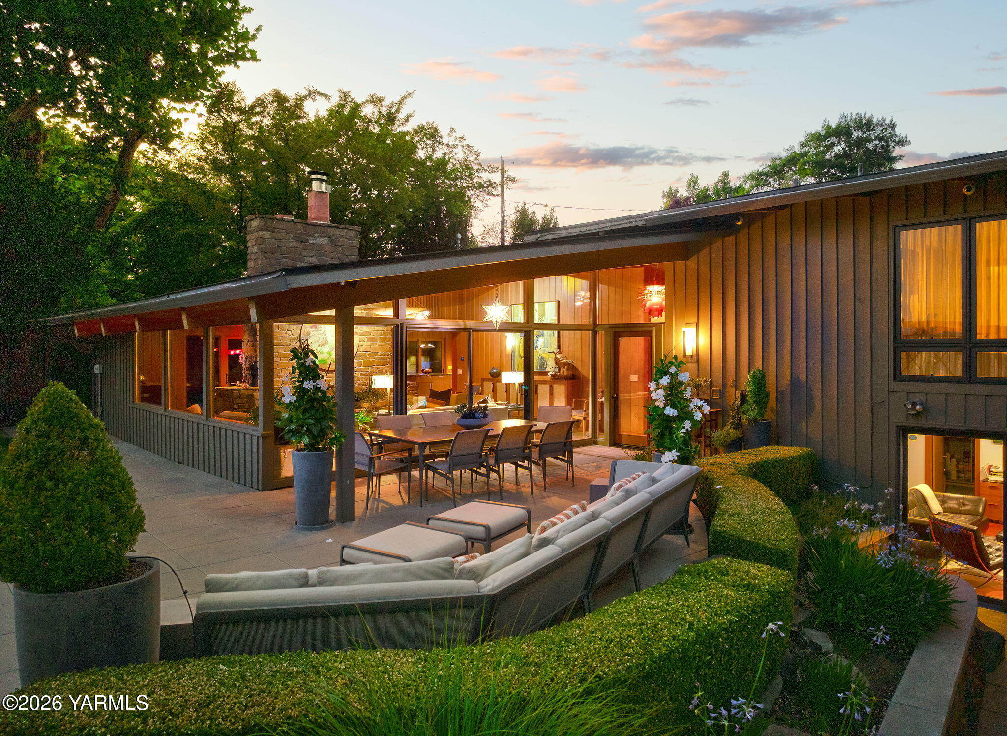 5210 Bitterroot Way Yakima, WA 98908 - Photo 51 of 57 50. Dusk Entertaining