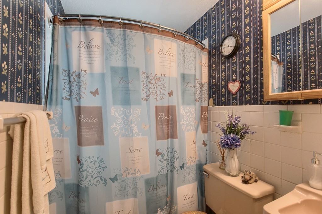 68 Lancaster Road Clinton, MA 01510 - Photo 15 of 28