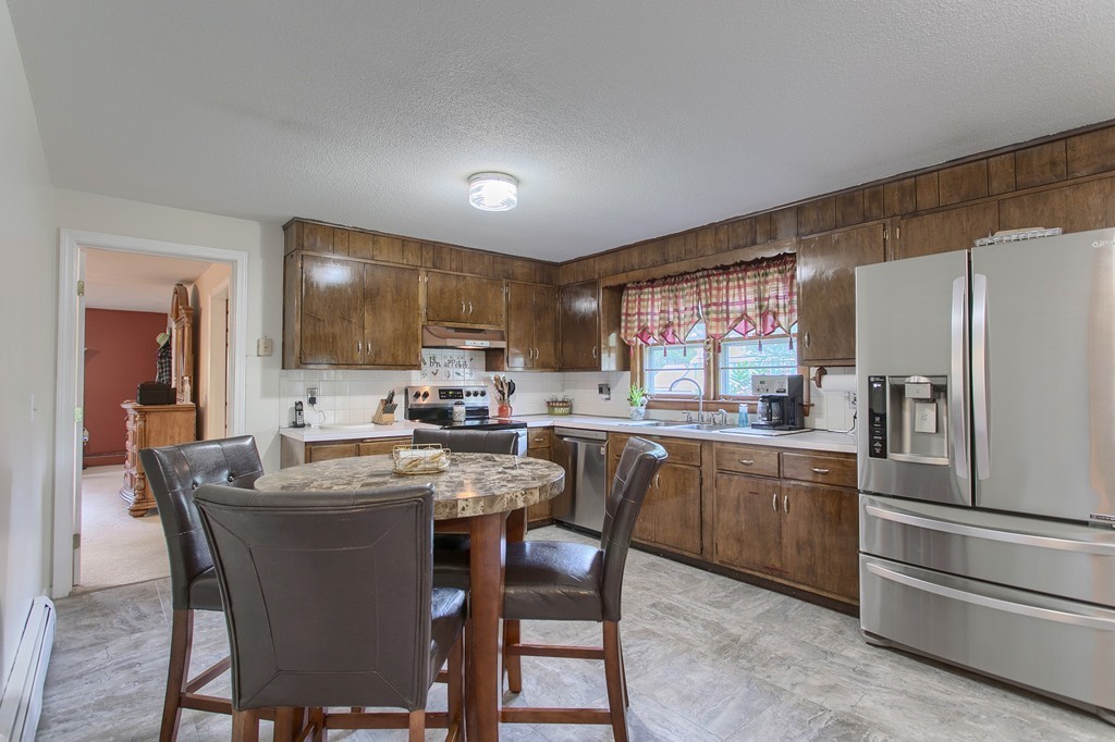 68 Lancaster Road Clinton, MA 01510 - Photo 3 of 28