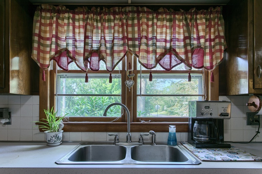68 Lancaster Road Clinton, MA 01510 - Photo 7 of 28