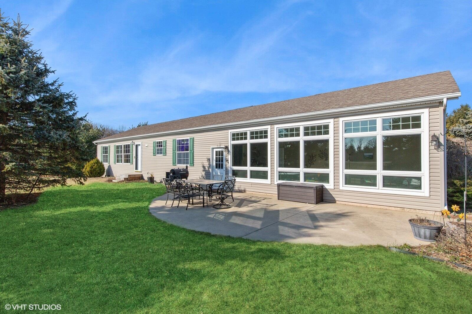 5673 Riverside Road Coloma, MI 49038 - Photo 1 of 23 01_5673RiversideRoad_2001_Large