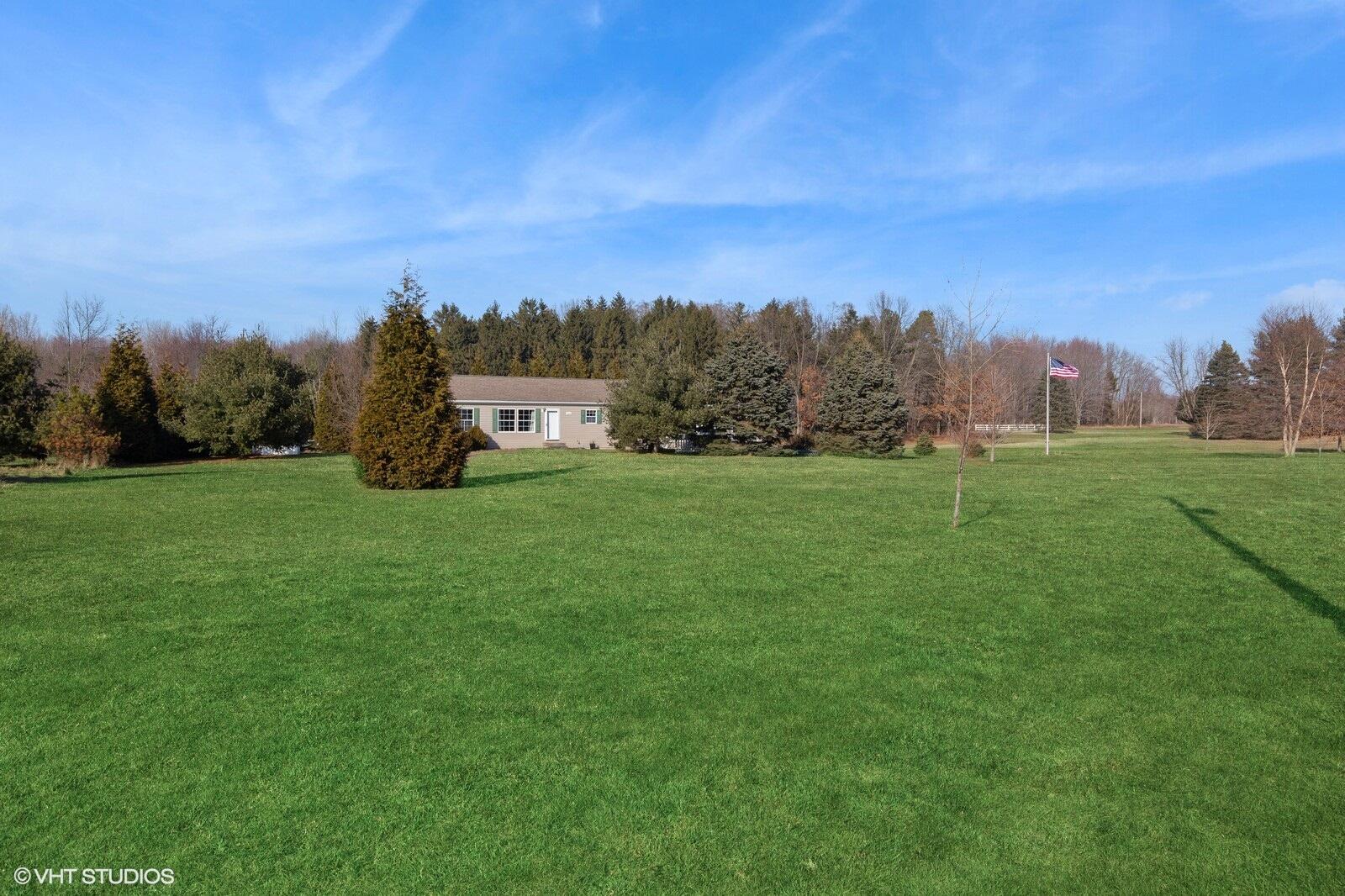 5673 Riverside Road Coloma, MI 49038 - Photo 17 of 23 02_5673RiversideRoad_2014_Large