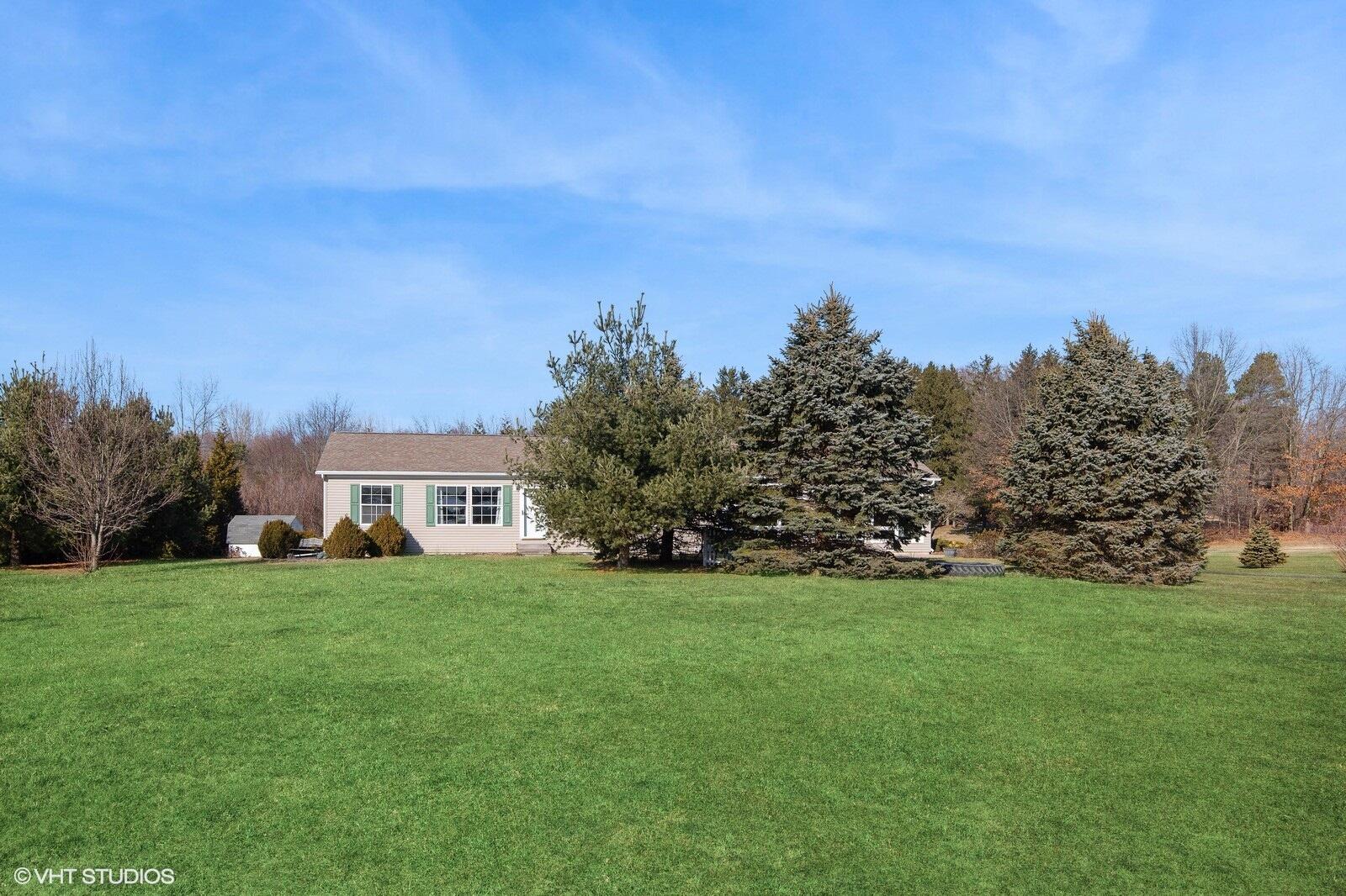 5673 Riverside Road Coloma, MI 49038 - Photo 19 of 23 03_5673RiversideRoad_2002_Large