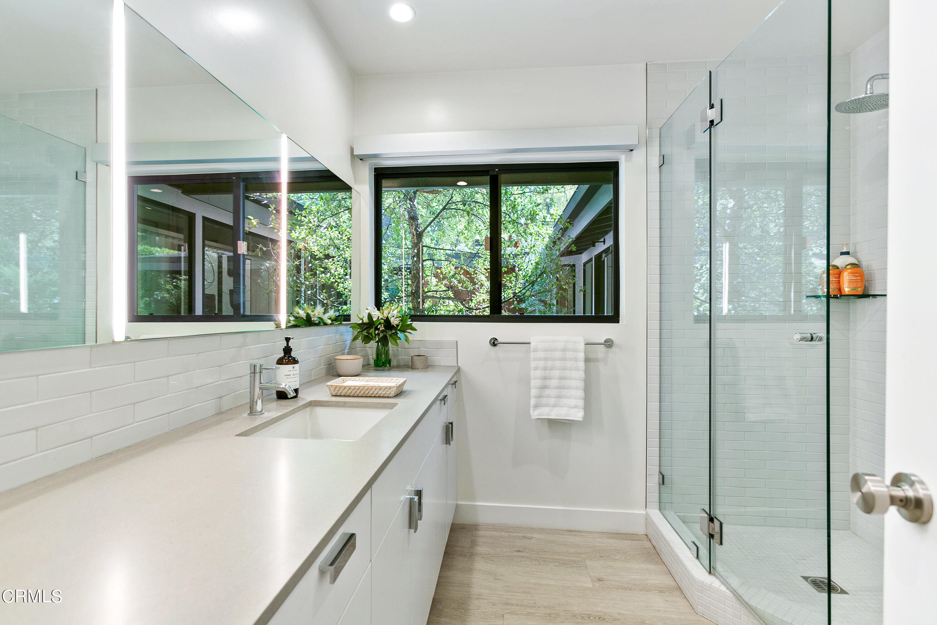 1240 Chateau Road Pasadena, CA 91105 - Photo 23 of 30 a bathroom with a tub sink and mirror