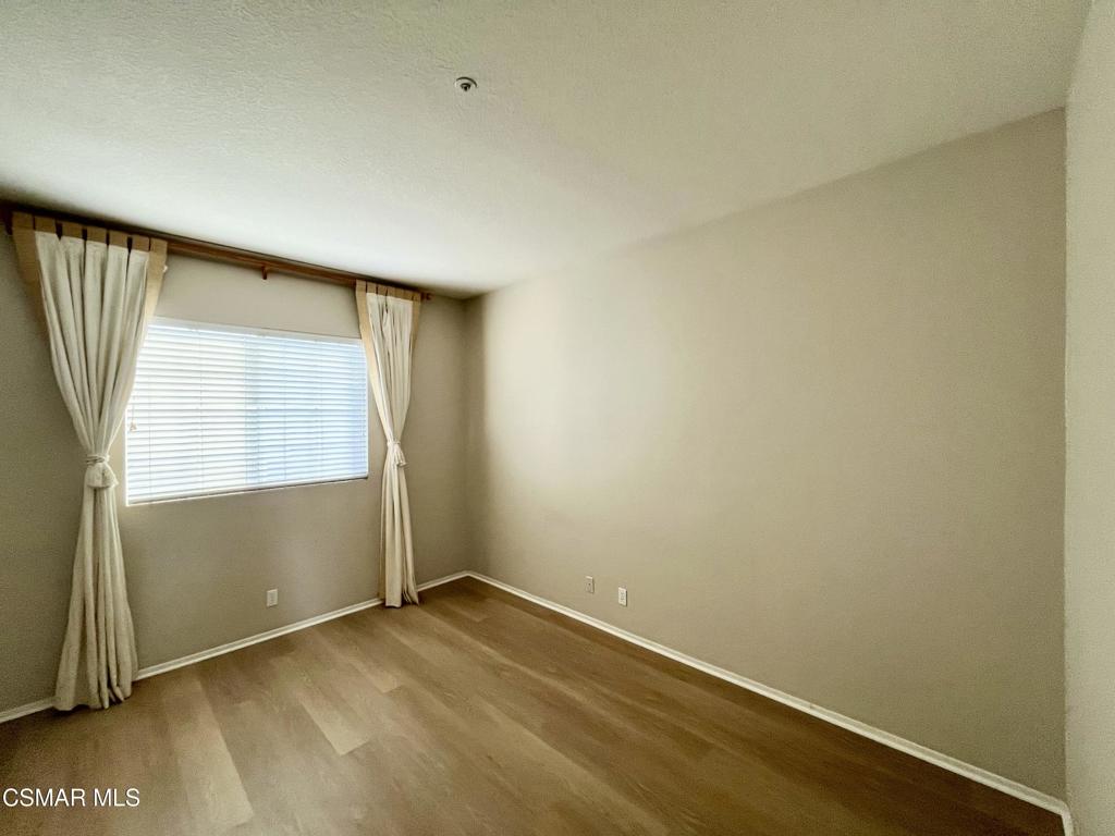 273 Springmist Lane Simi Valley, CA 93065 - Photo 13 of 14 an empty room with windows