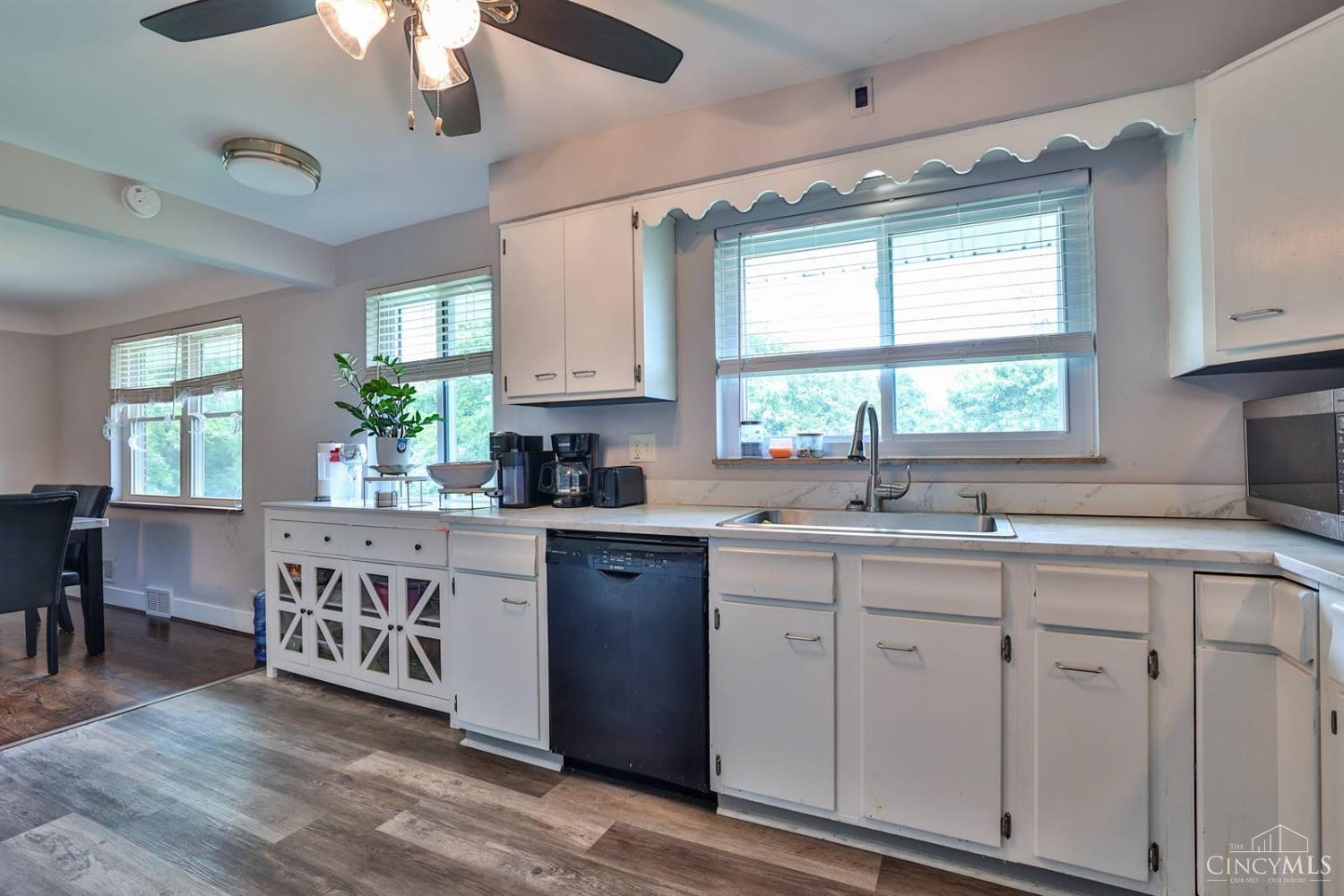 8698 Cox Road West Chester, OH 45069 - Photo 7 of 34