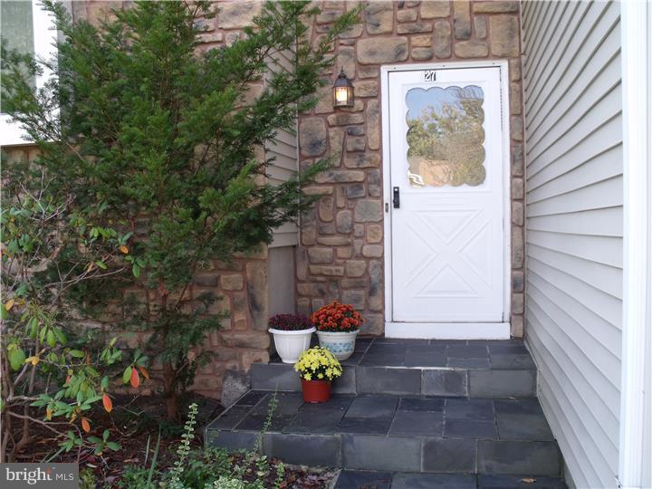 27 Geraldine Road Hightstown, NJ 08520 - Photo 1 of 24 Exterior Front