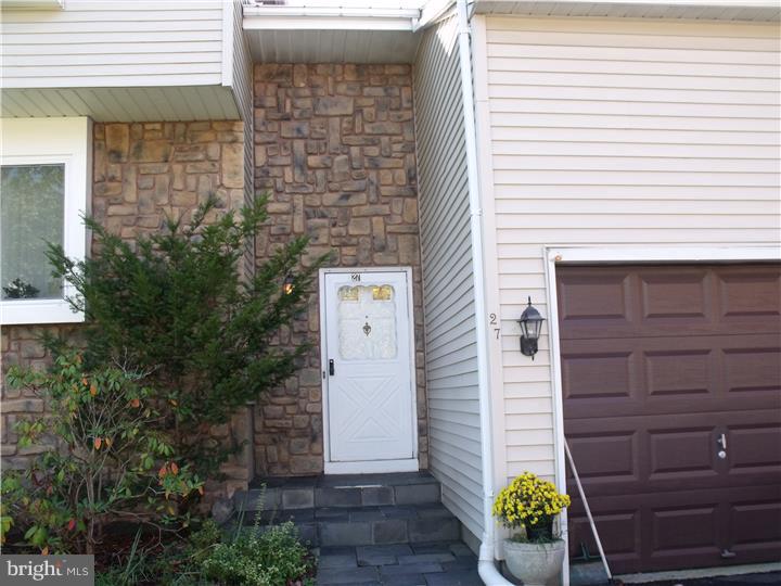 27 Geraldine Road Hightstown, NJ 08520 - Photo 2 of 24 Exterior Front