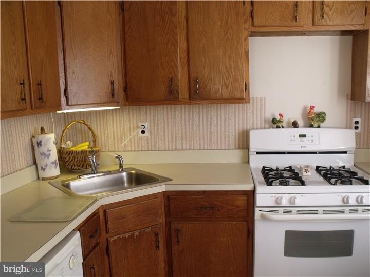 27 Geraldine Road Hightstown, NJ 08520 - Photo 5 of 24 Kitchen